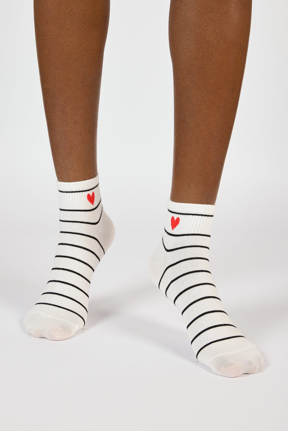 White and black striped heart ankle socks_2
