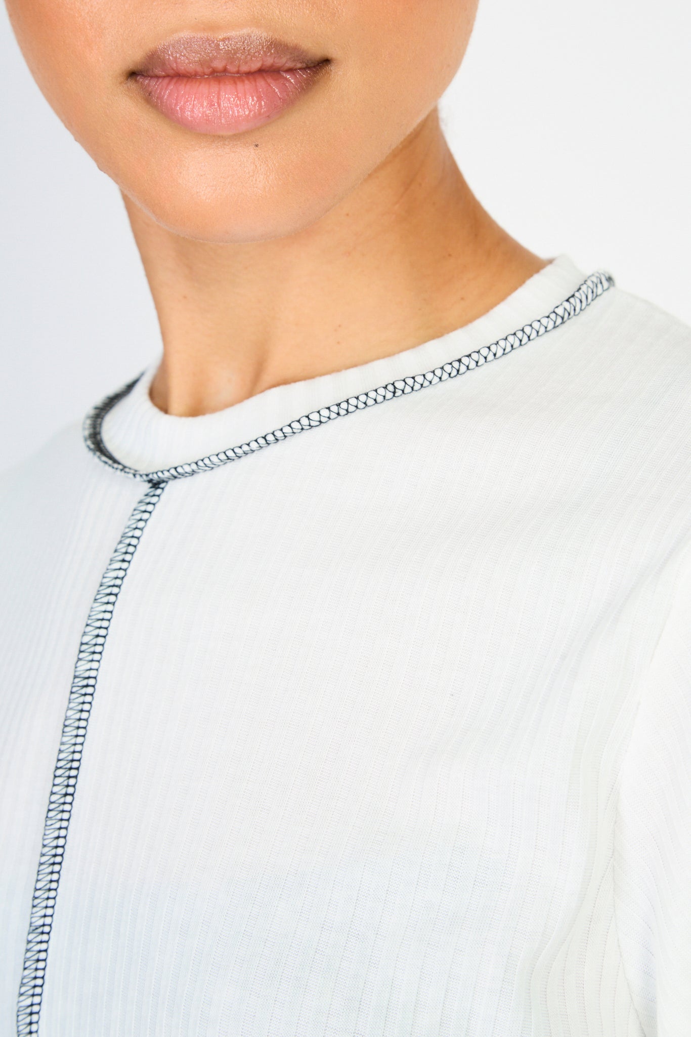 White and black trim cropped tee_3