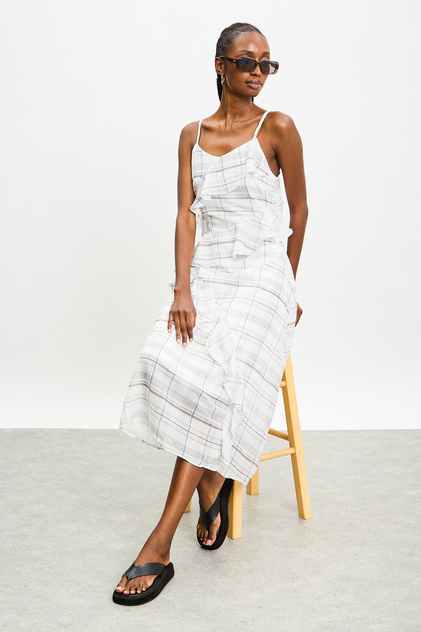 White and grey plaid cross ruffle midi dress_5