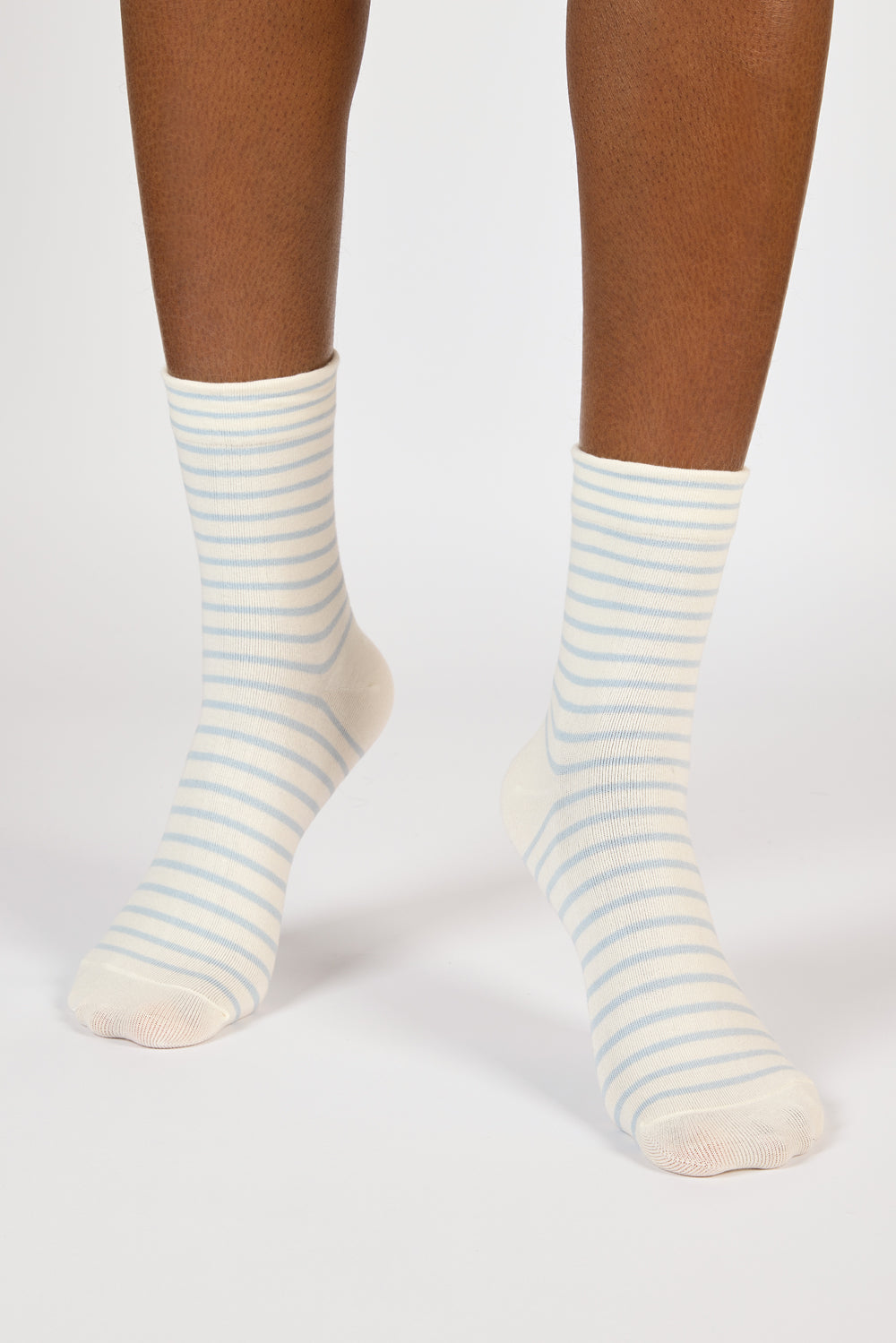 White and light blue thin striped socks_2