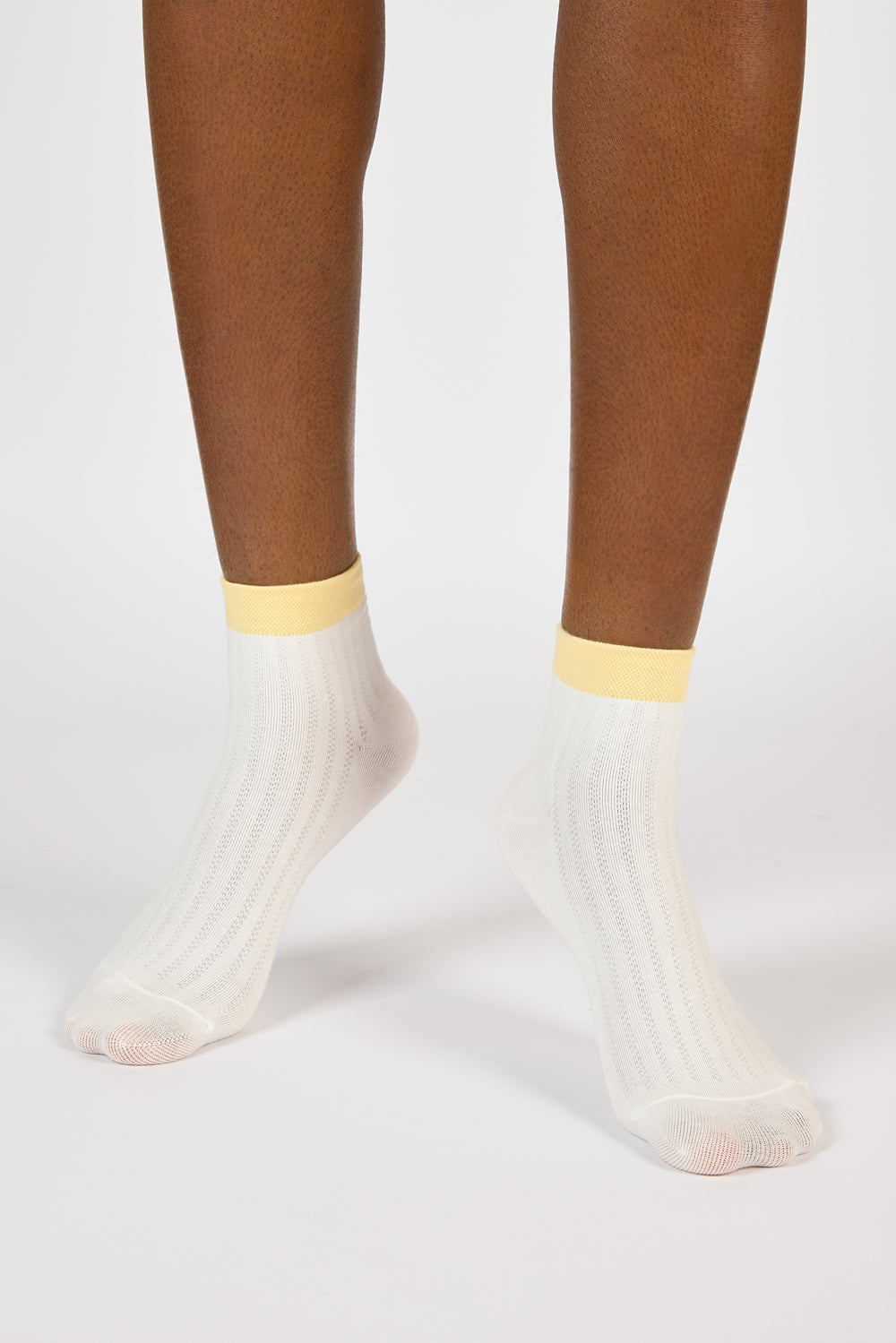 White and pale yellow contrast trim ankle socks_2