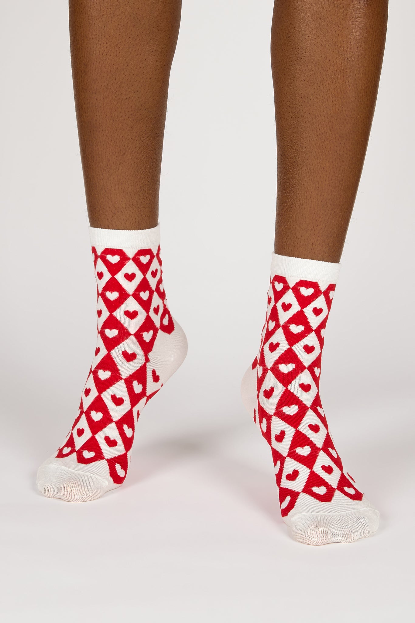 White and red diamond check heart socks_2