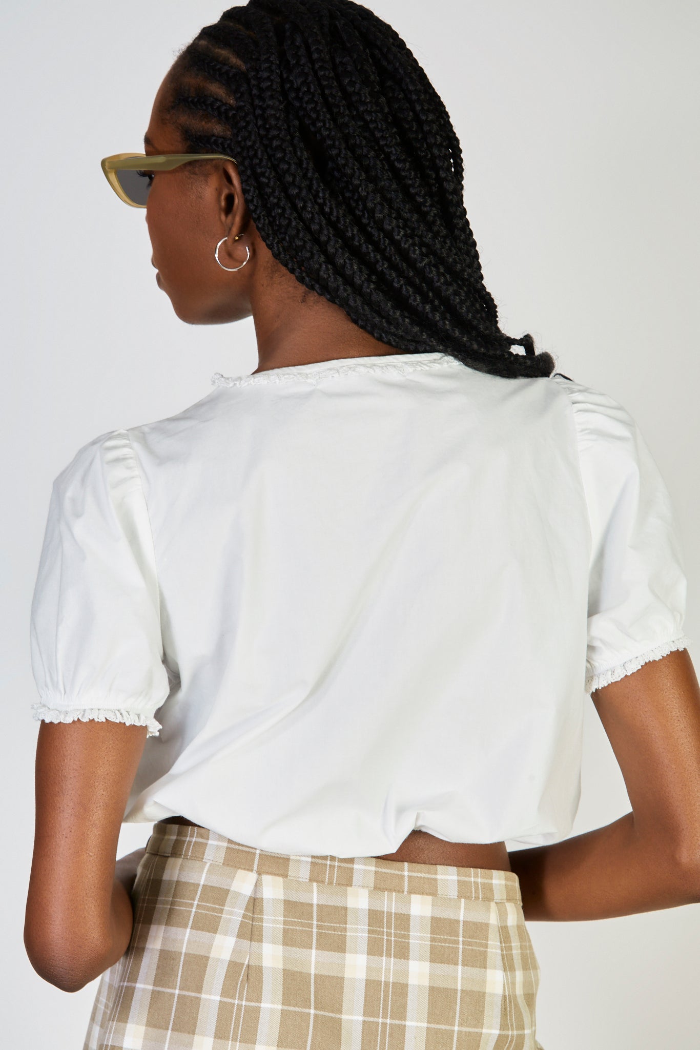 White ruffle trim button front short sleeve top_2