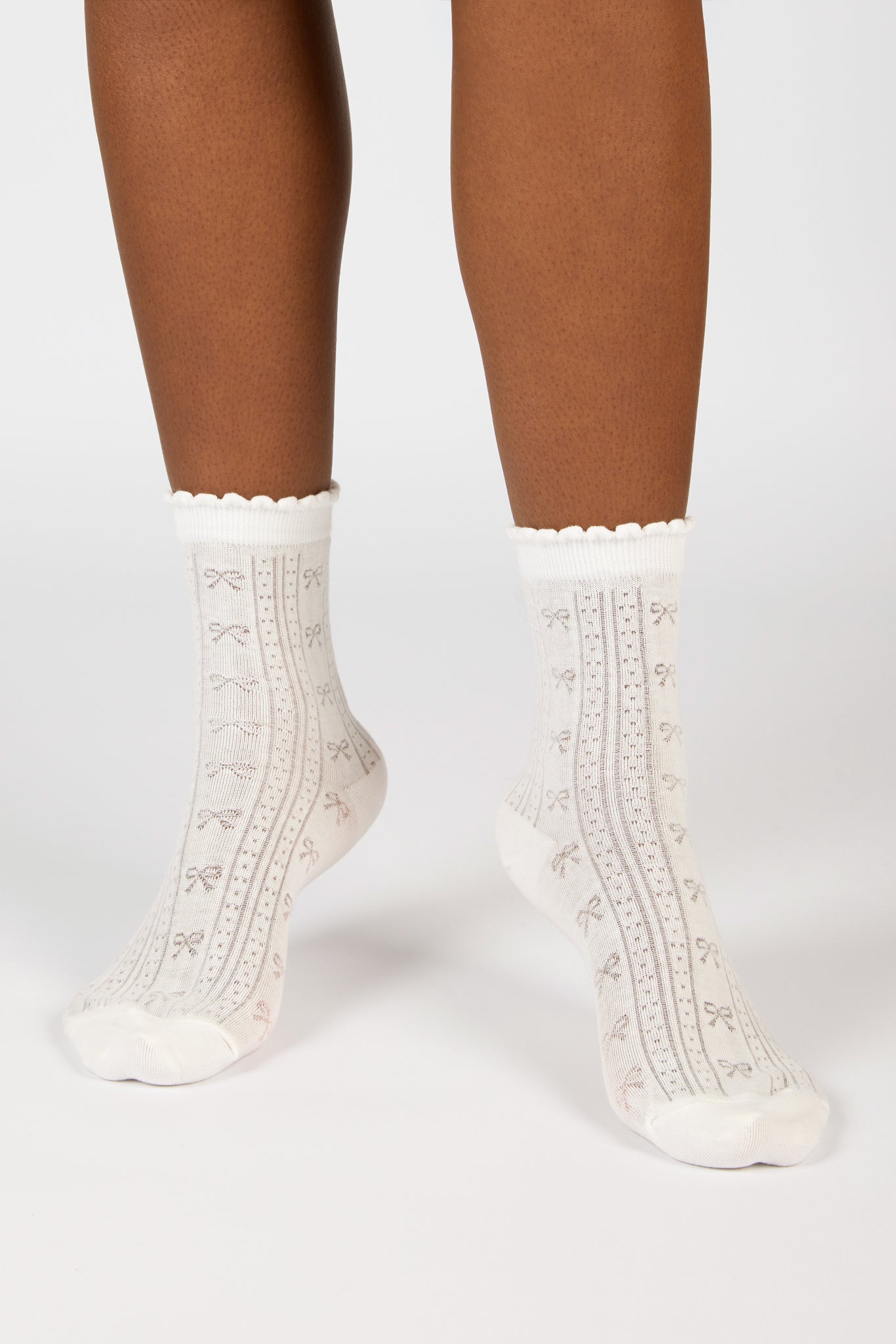 White decorative ribbed bow socks_4