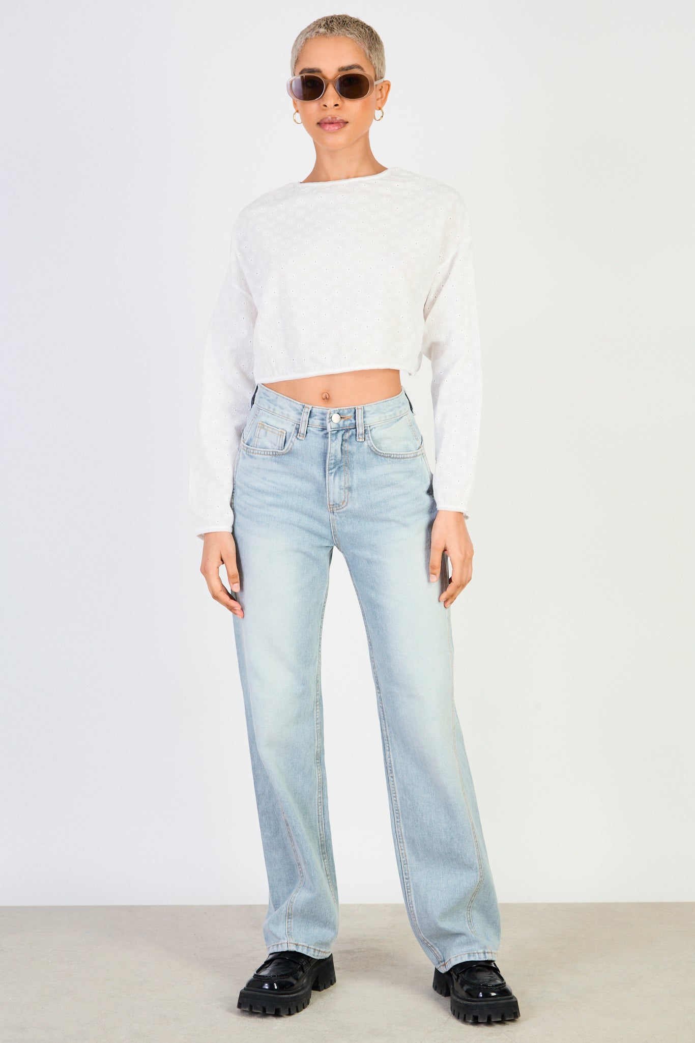 White eyelet open tie back shirt_4