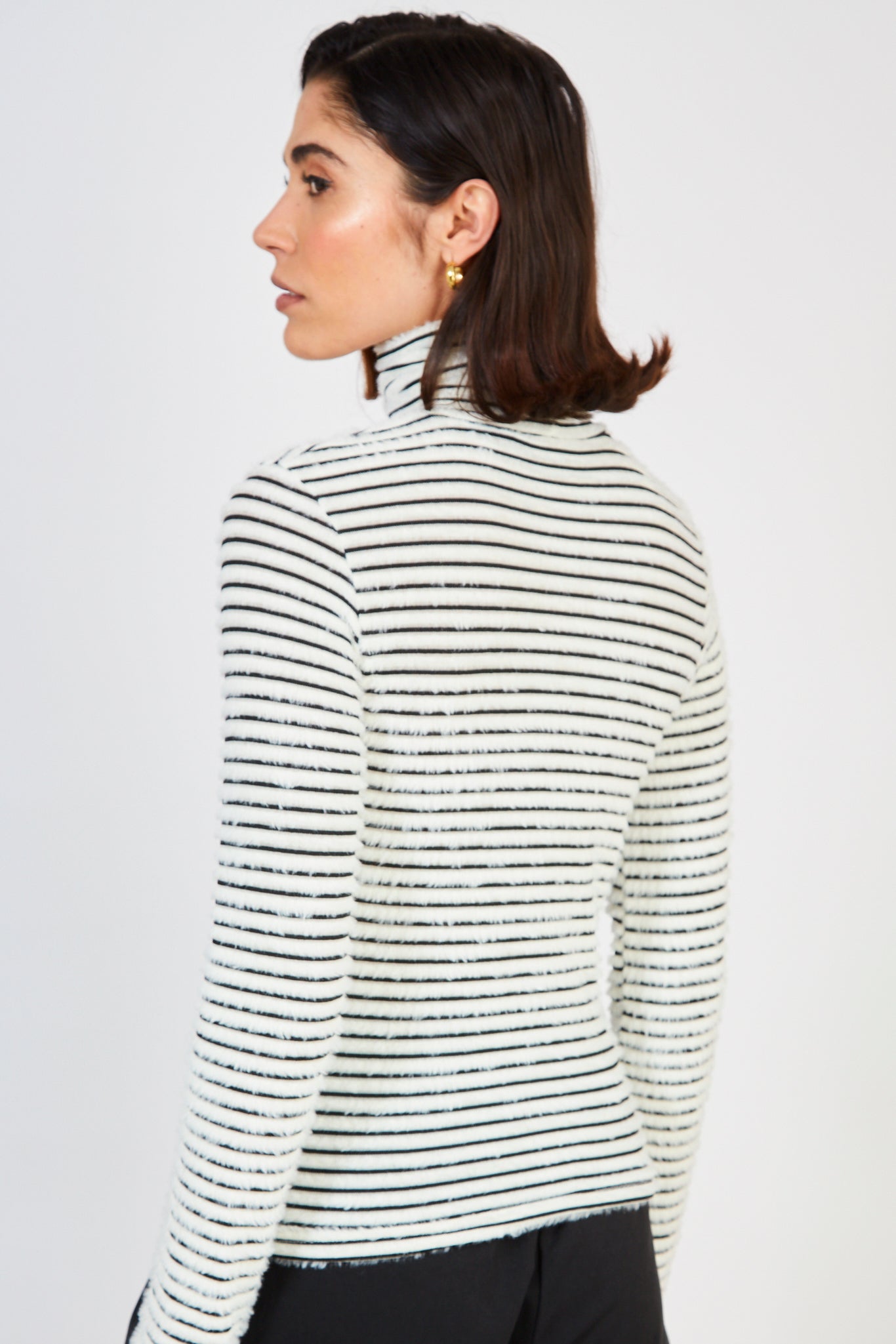 White fuzzy horizontal stripe turtleneck_3