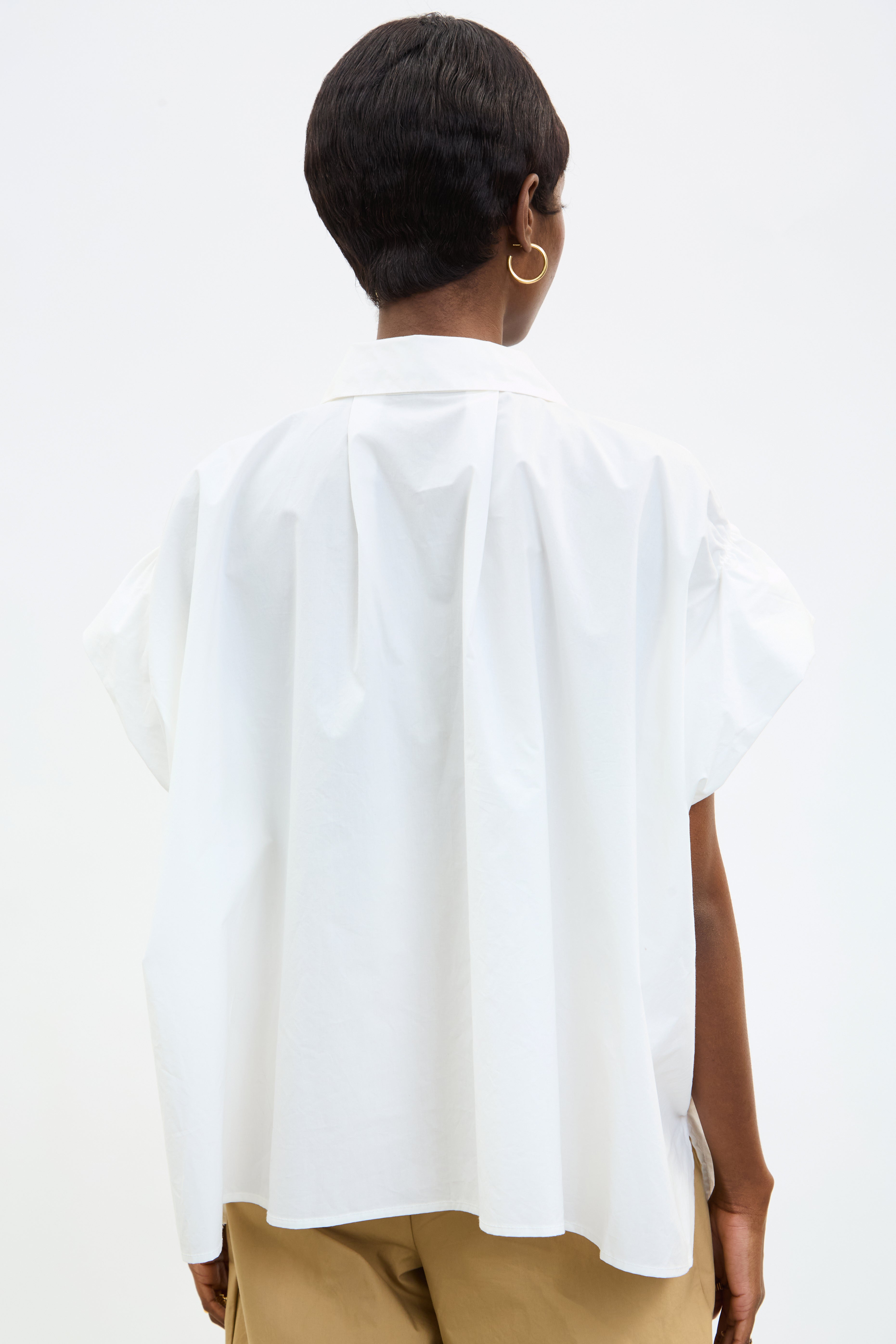 White gathered shoulder short sleeved shirt_2