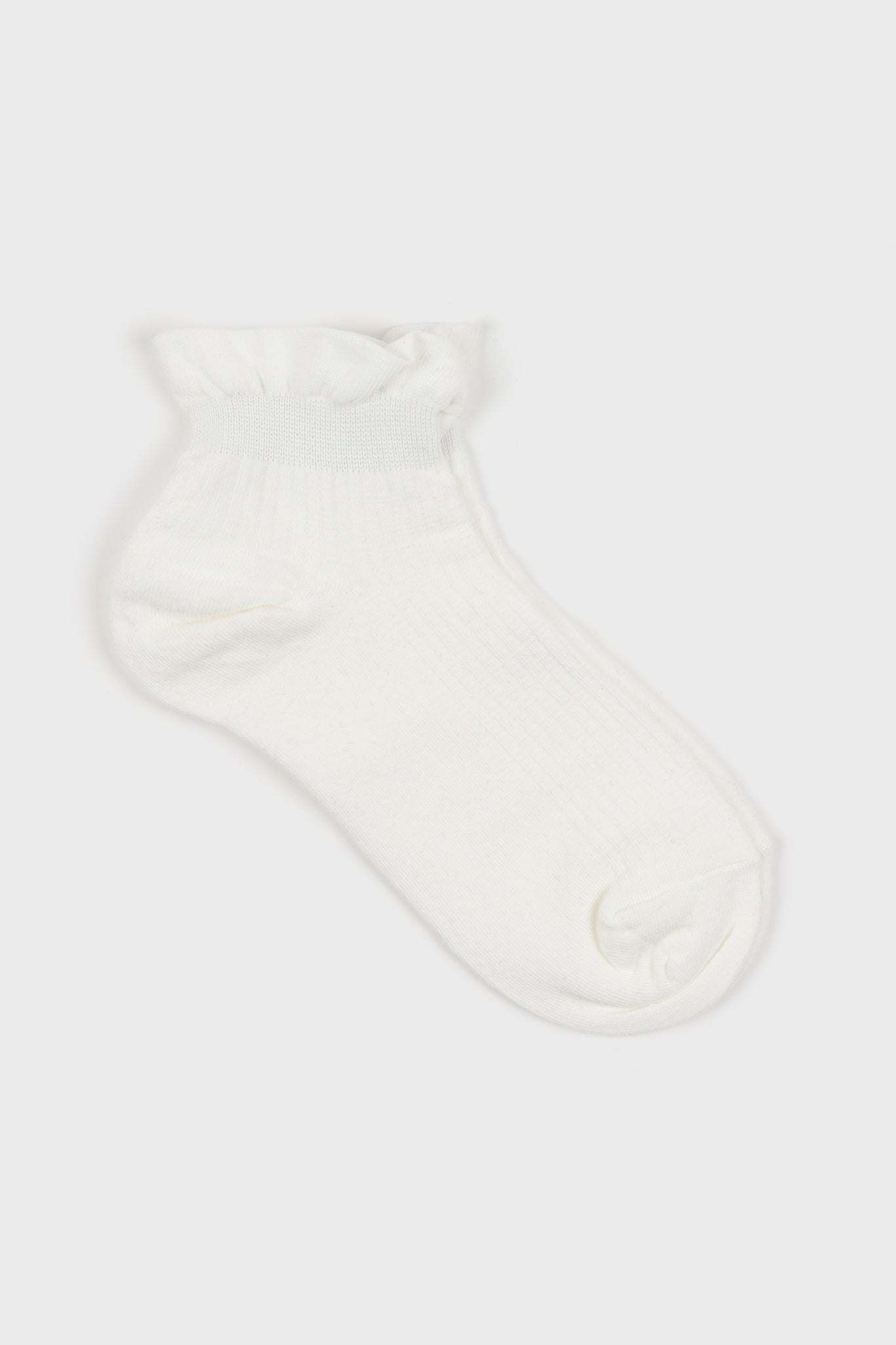 White large ruffle trim ankle socks_1