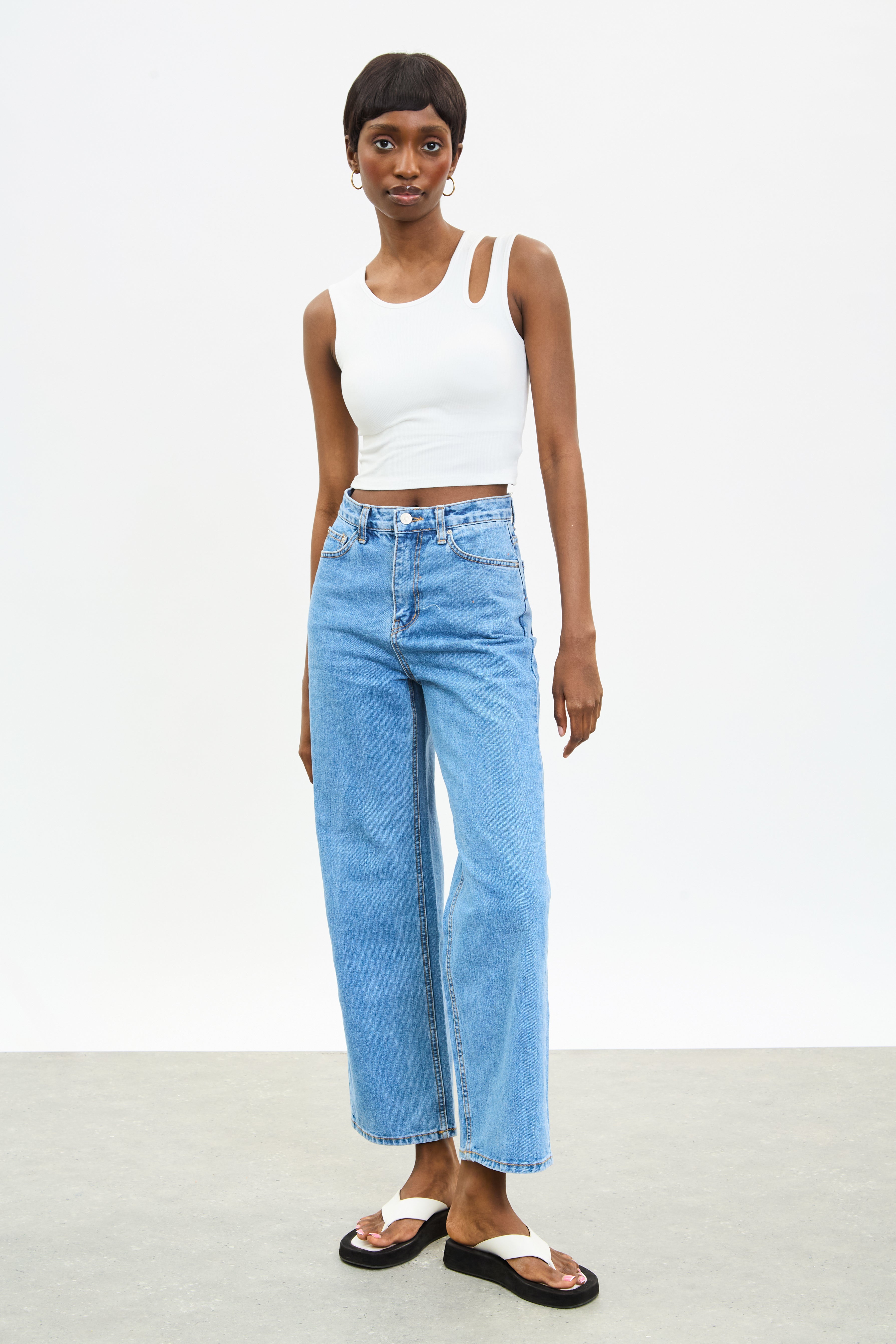 White peek shoulder tank top_4