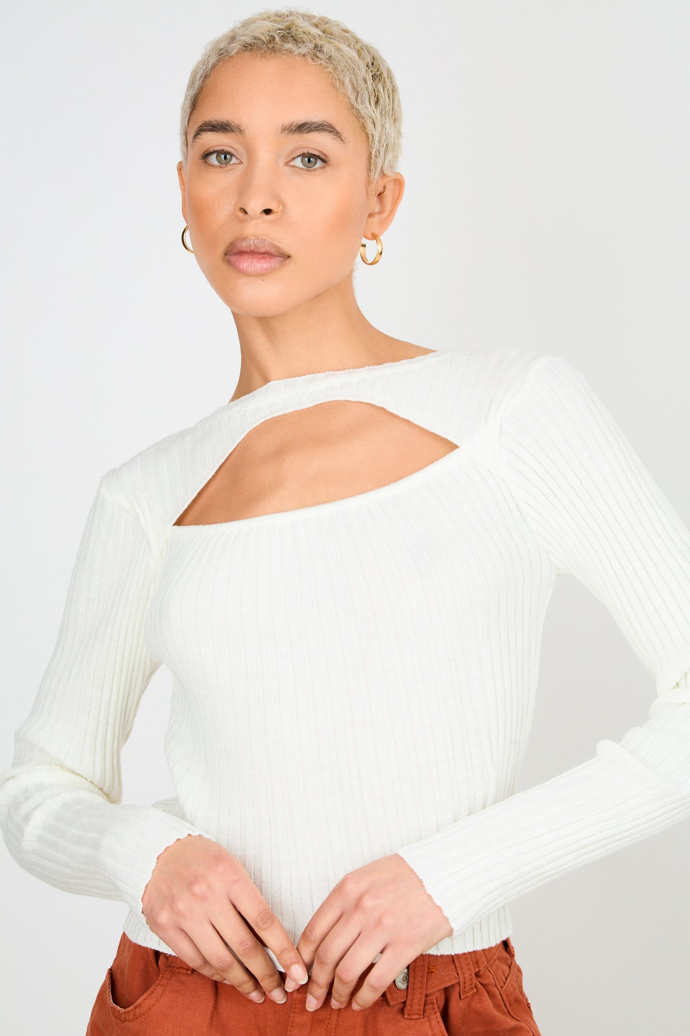 White ribbed peek front knit top_1