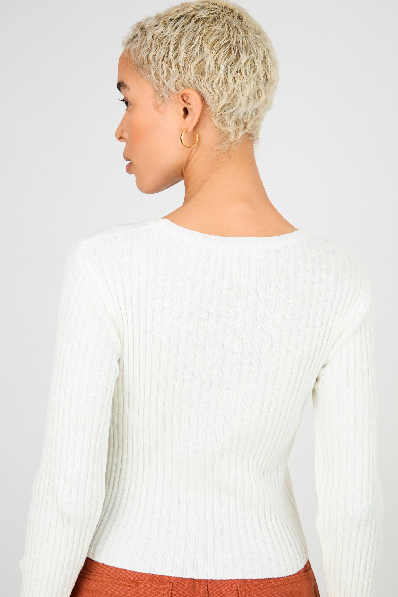 White ribbed peek front knit top_2