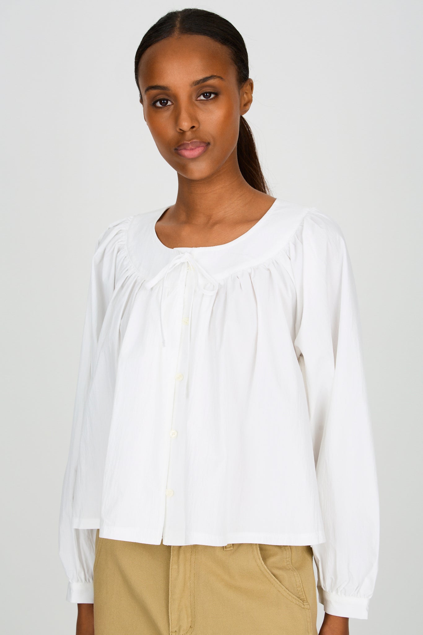 White round neck floaty shirt blouse_1