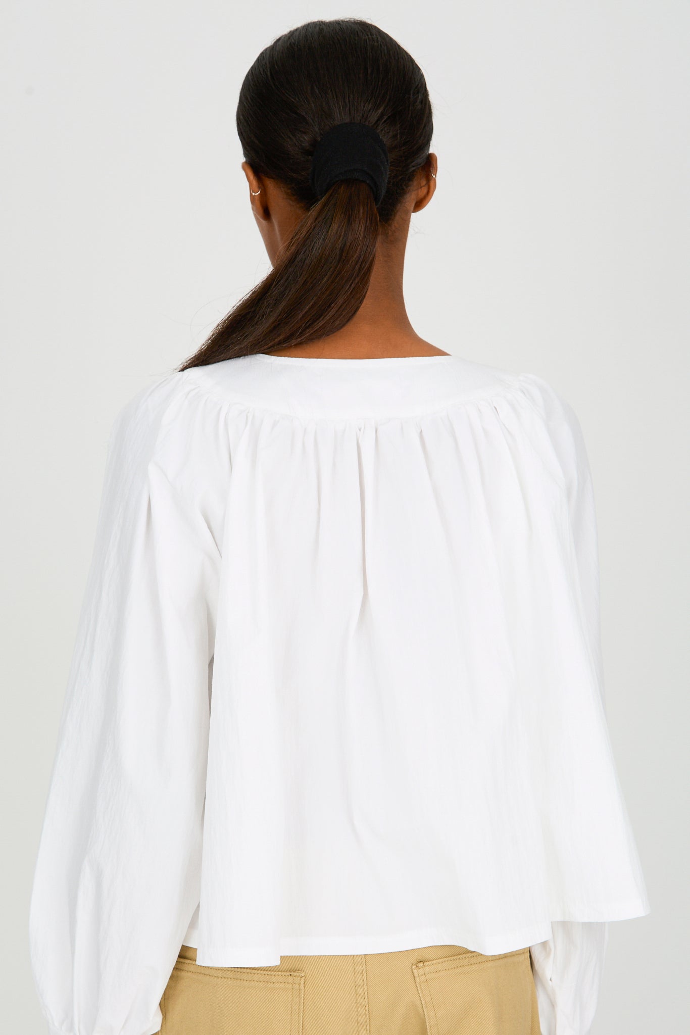 White round neck floaty shirt blouse_2