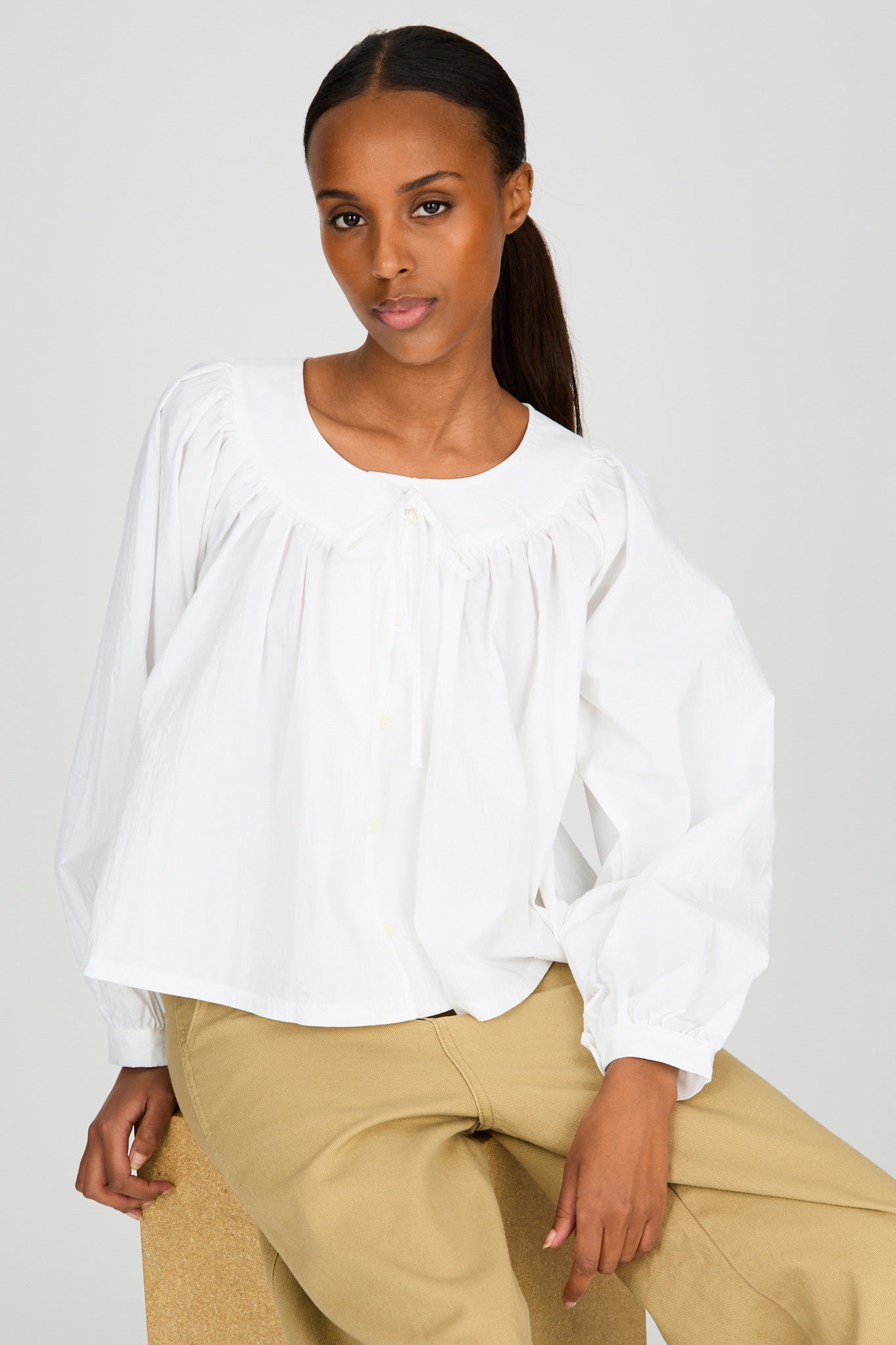 White round neck floaty shirt blouse_5