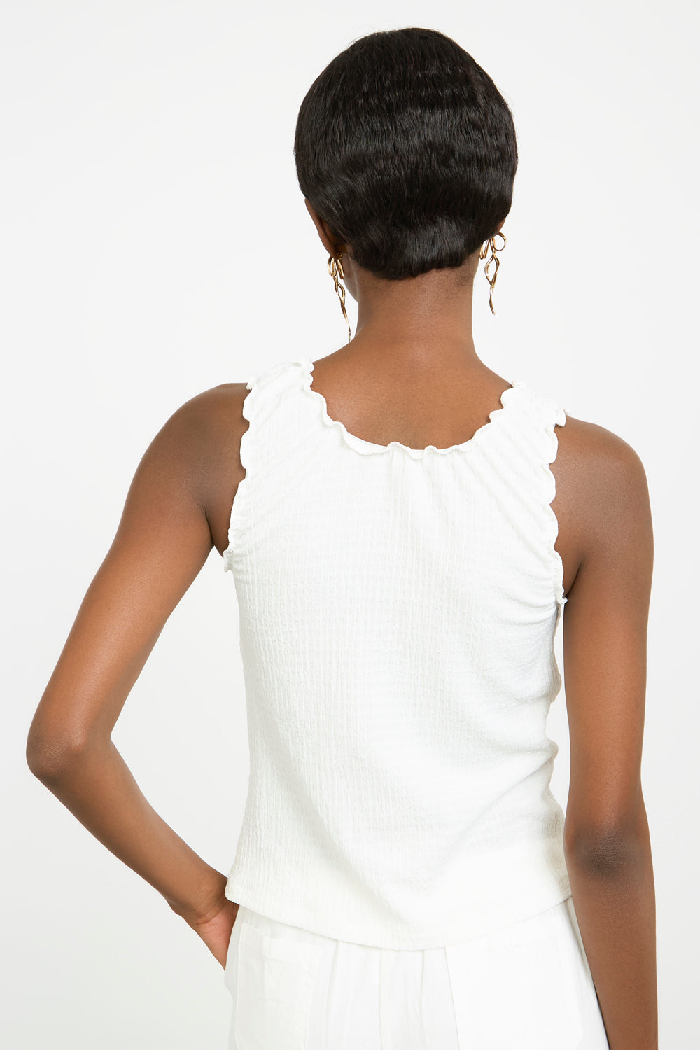 White ruffle trim tie front tank top_2