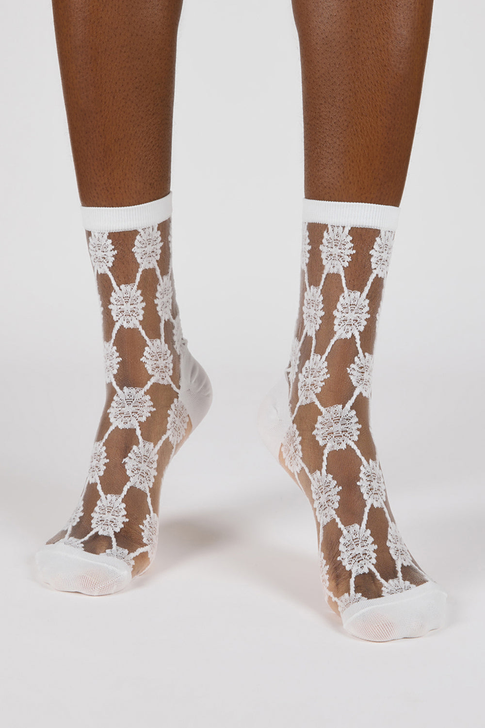 White sheer geometric circles socks_2