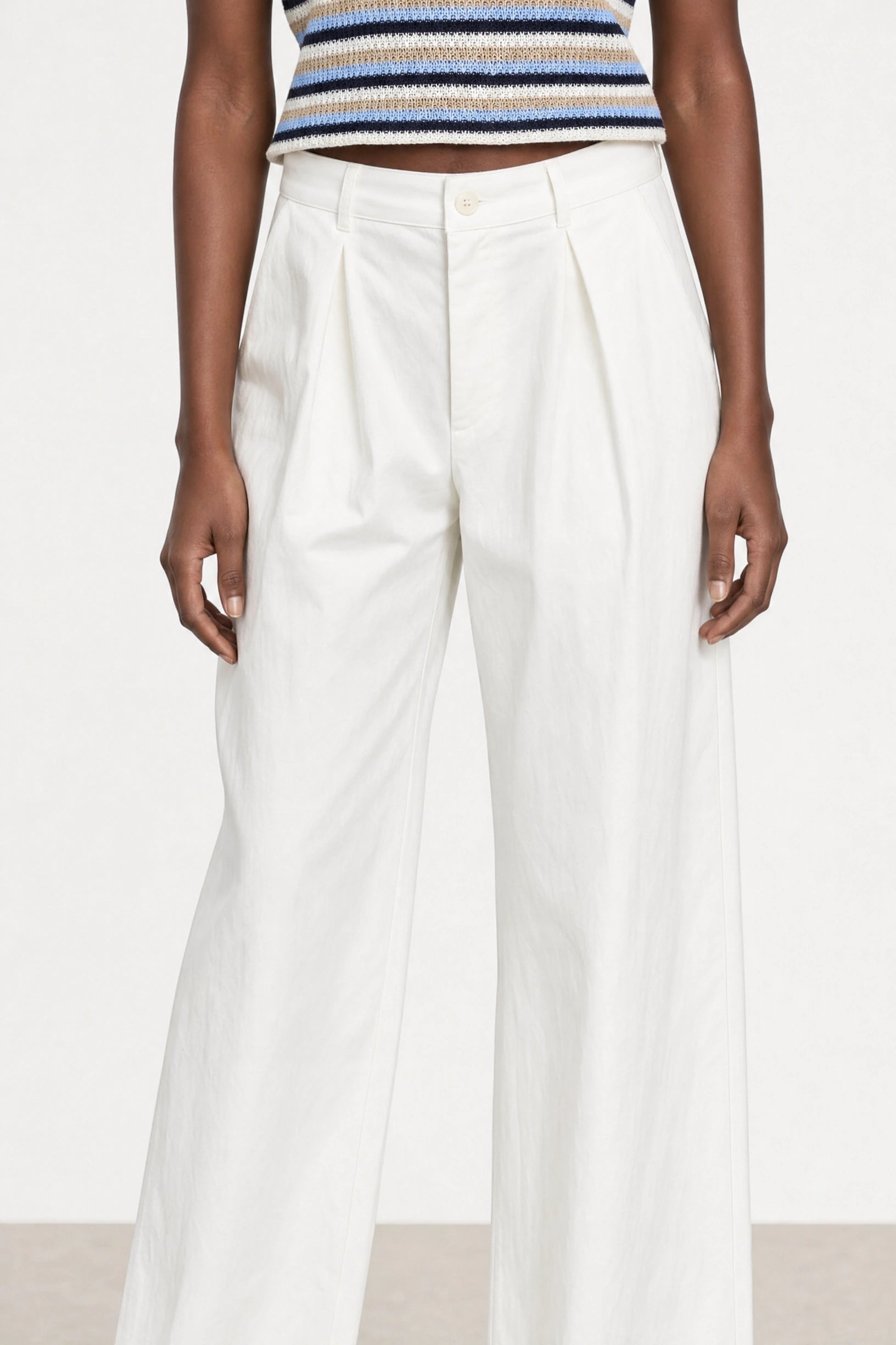 White nylon blend smart balloon leg trousers_4