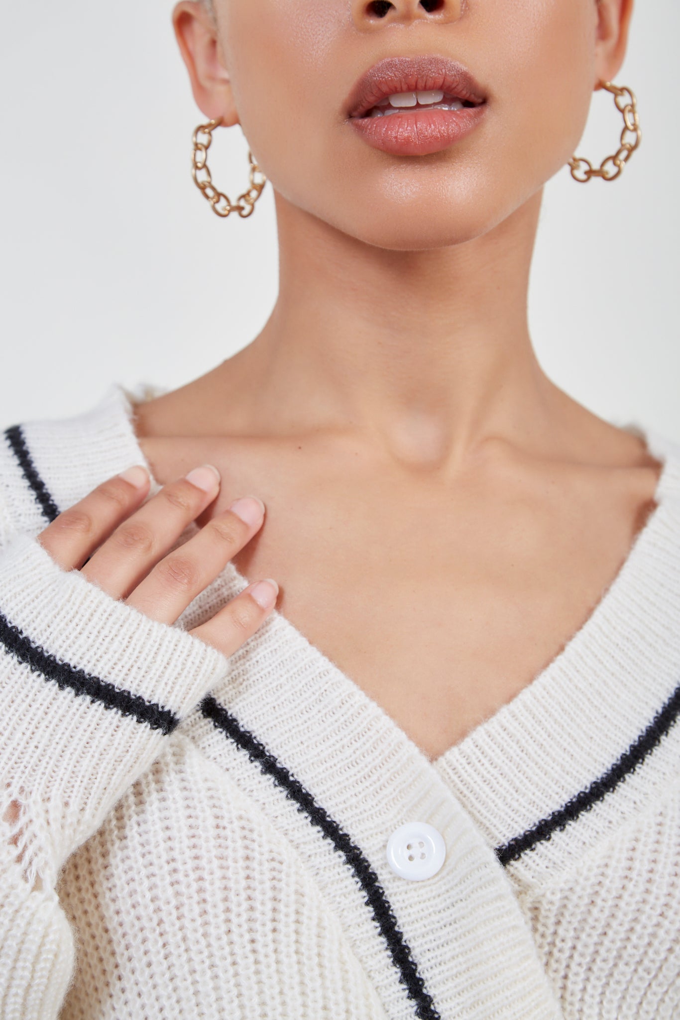 White and black trim textured cardigan_4