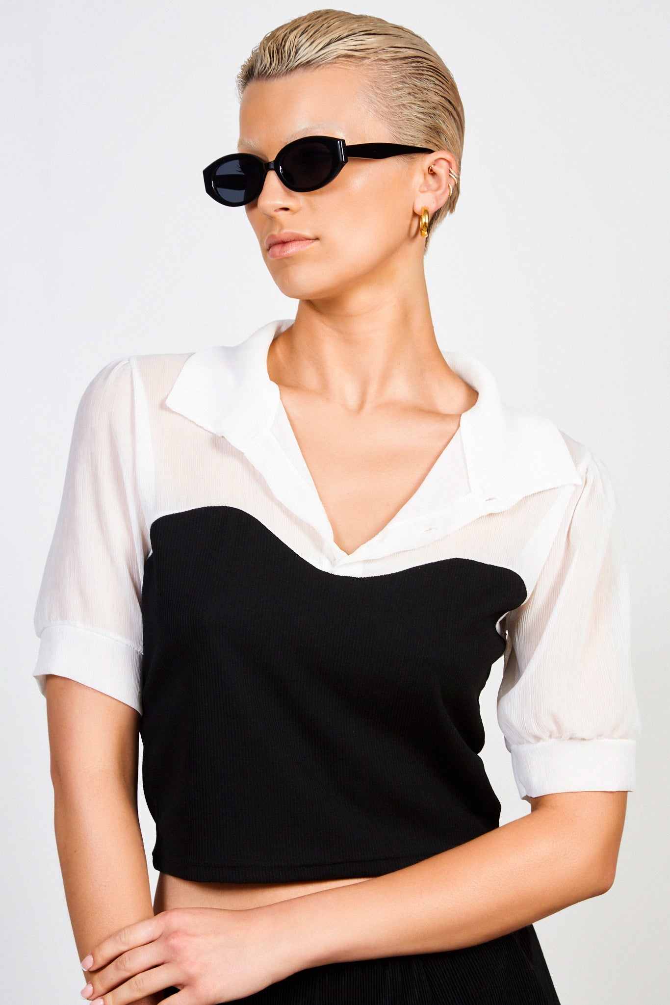 White and black corset short sleeved shirt_1