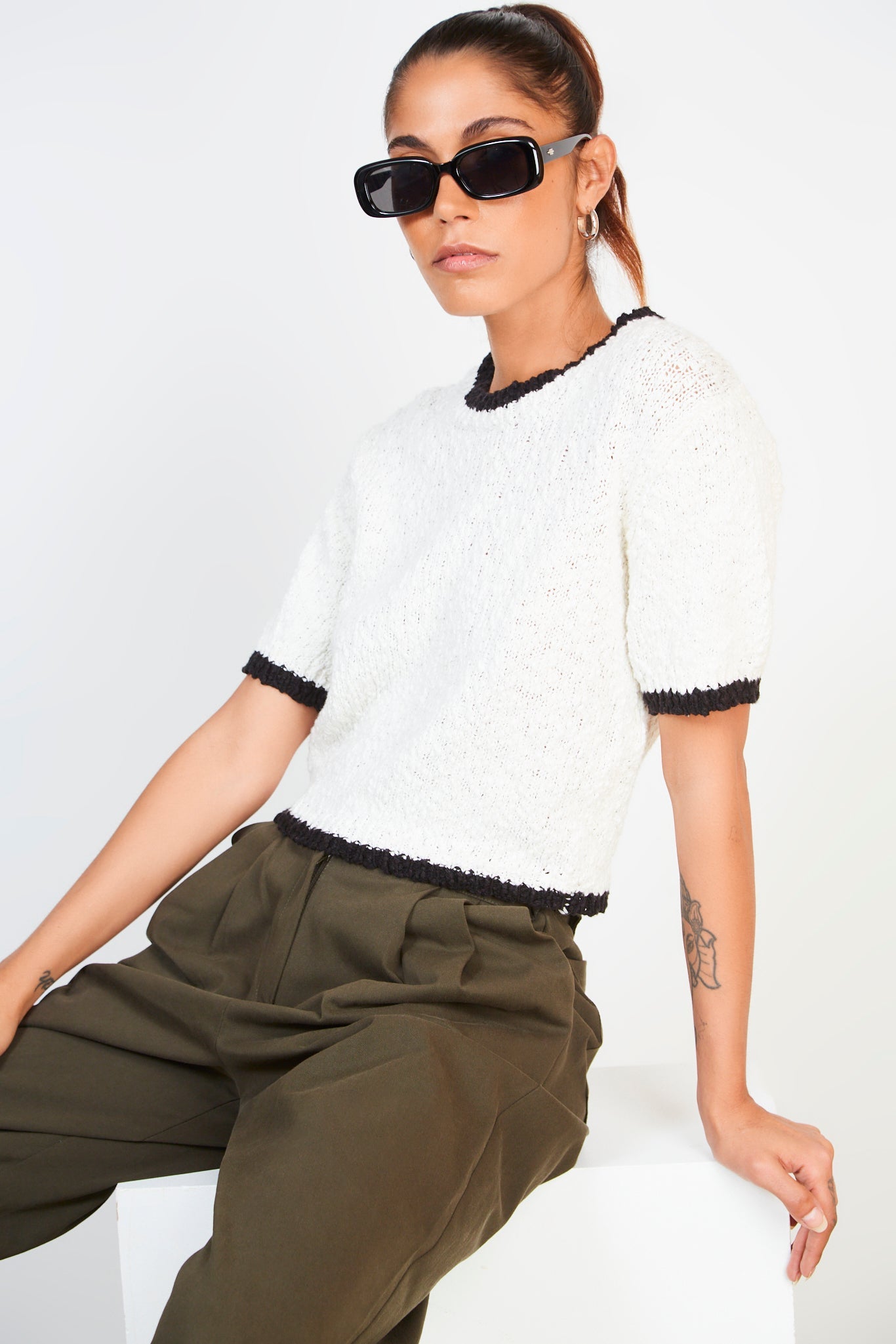 White and black trim knit tee_4