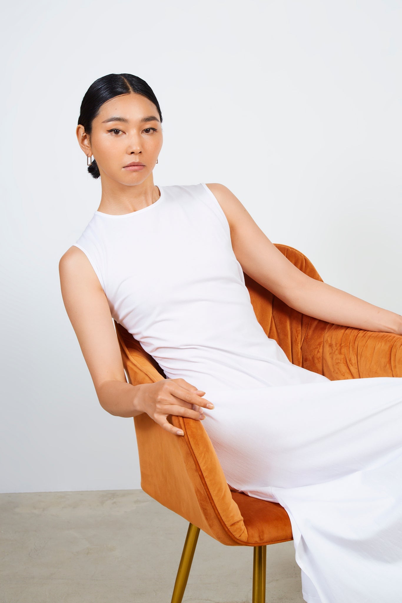 White peek back jersey dress_5