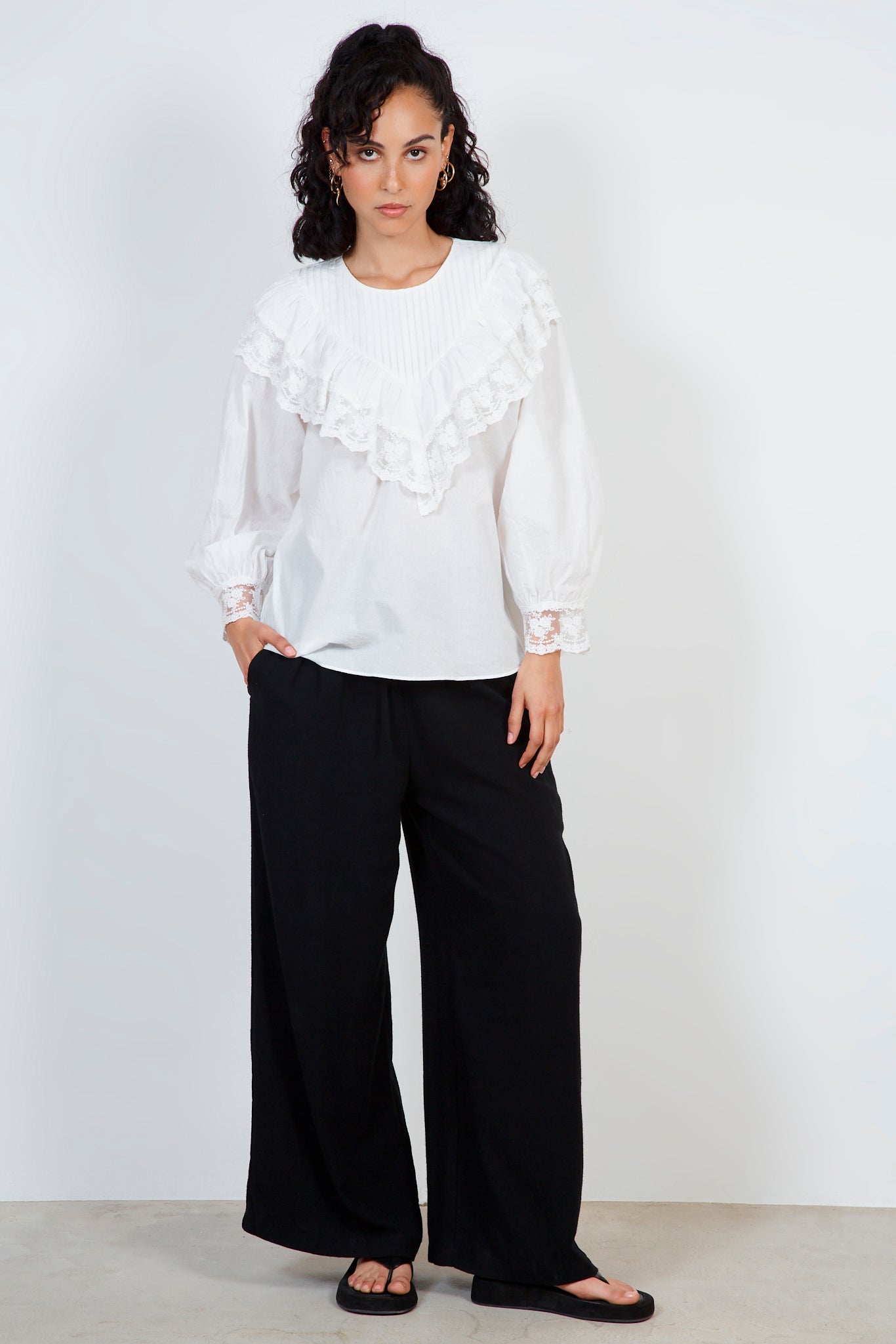 White pleat neck ruffle V blouse_3