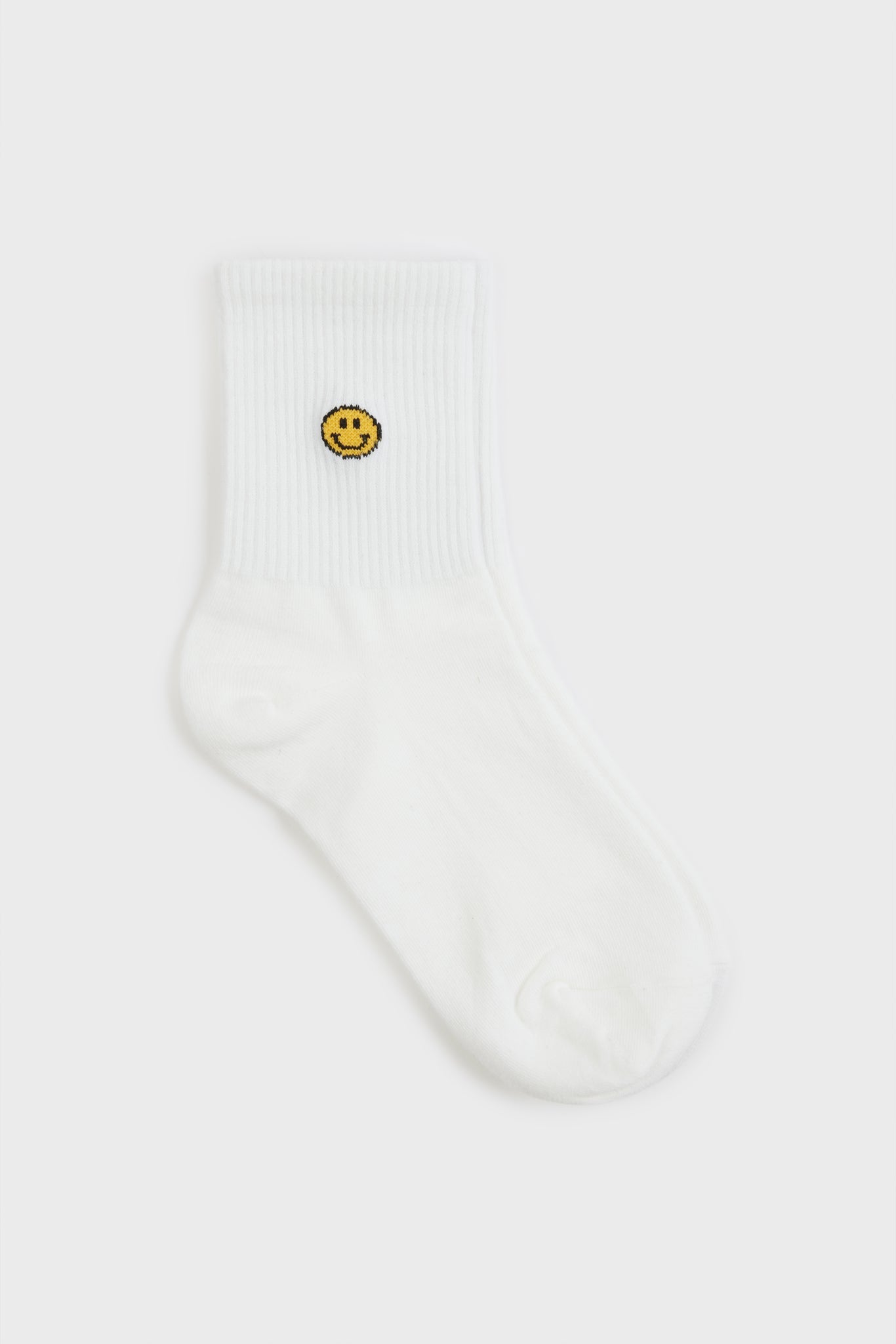 White ribbed ankle smiley face socks_2