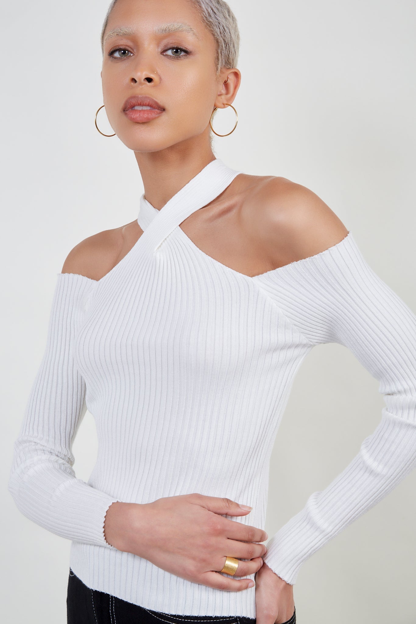 White ribbed halter neck knit top_2