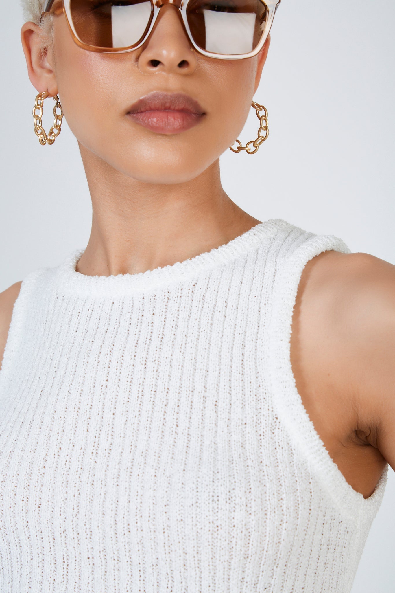 White ribbed round neck tank_4