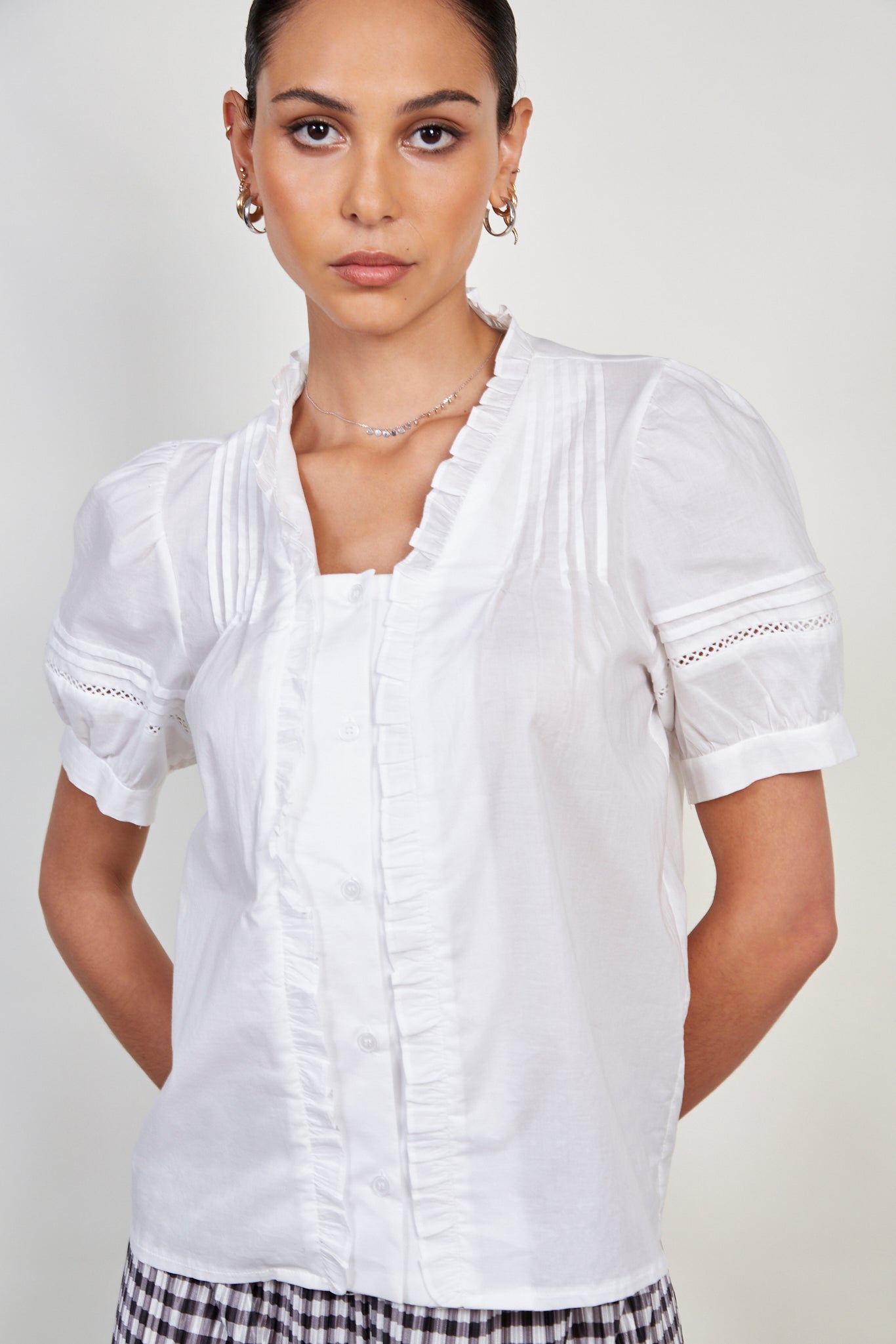 White ruffle trim short sleeved blouse_1