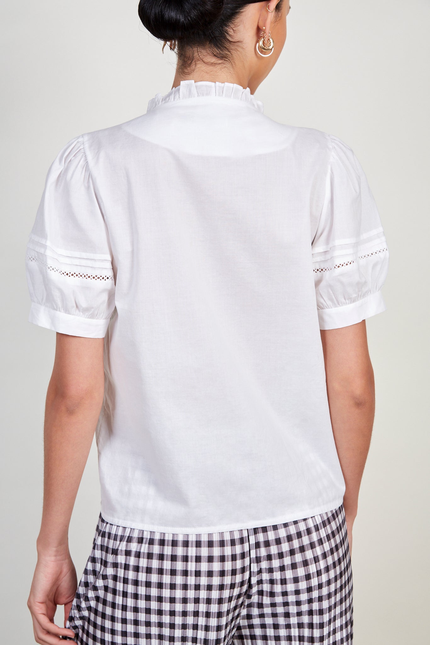 White ruffle trim short sleeved blouse_3