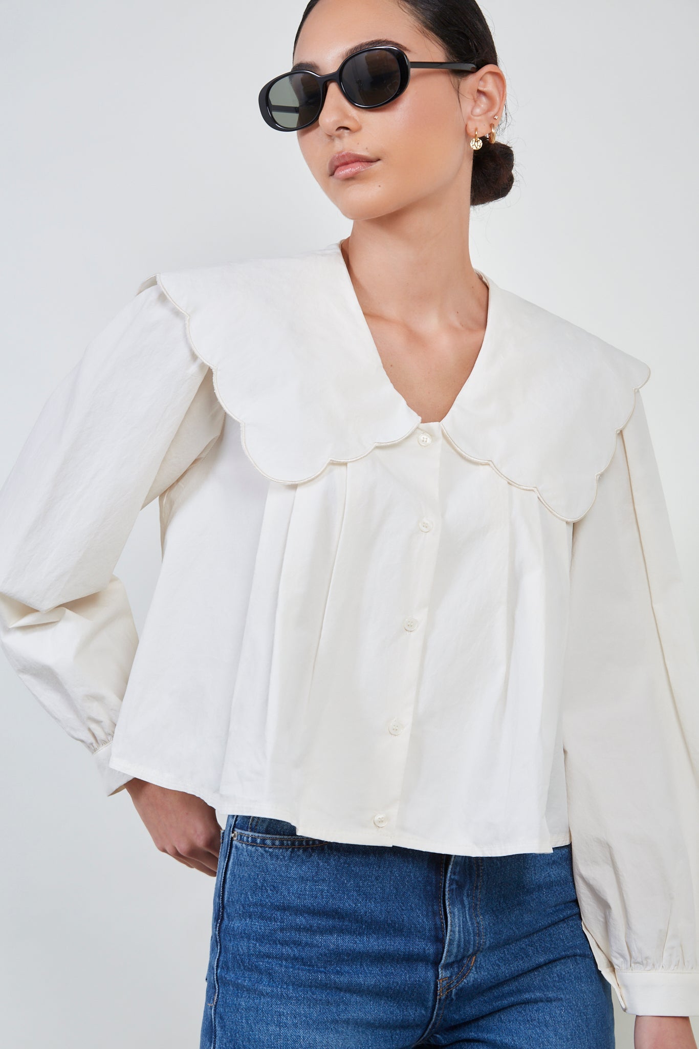 White scalloped giant collar shirt_5