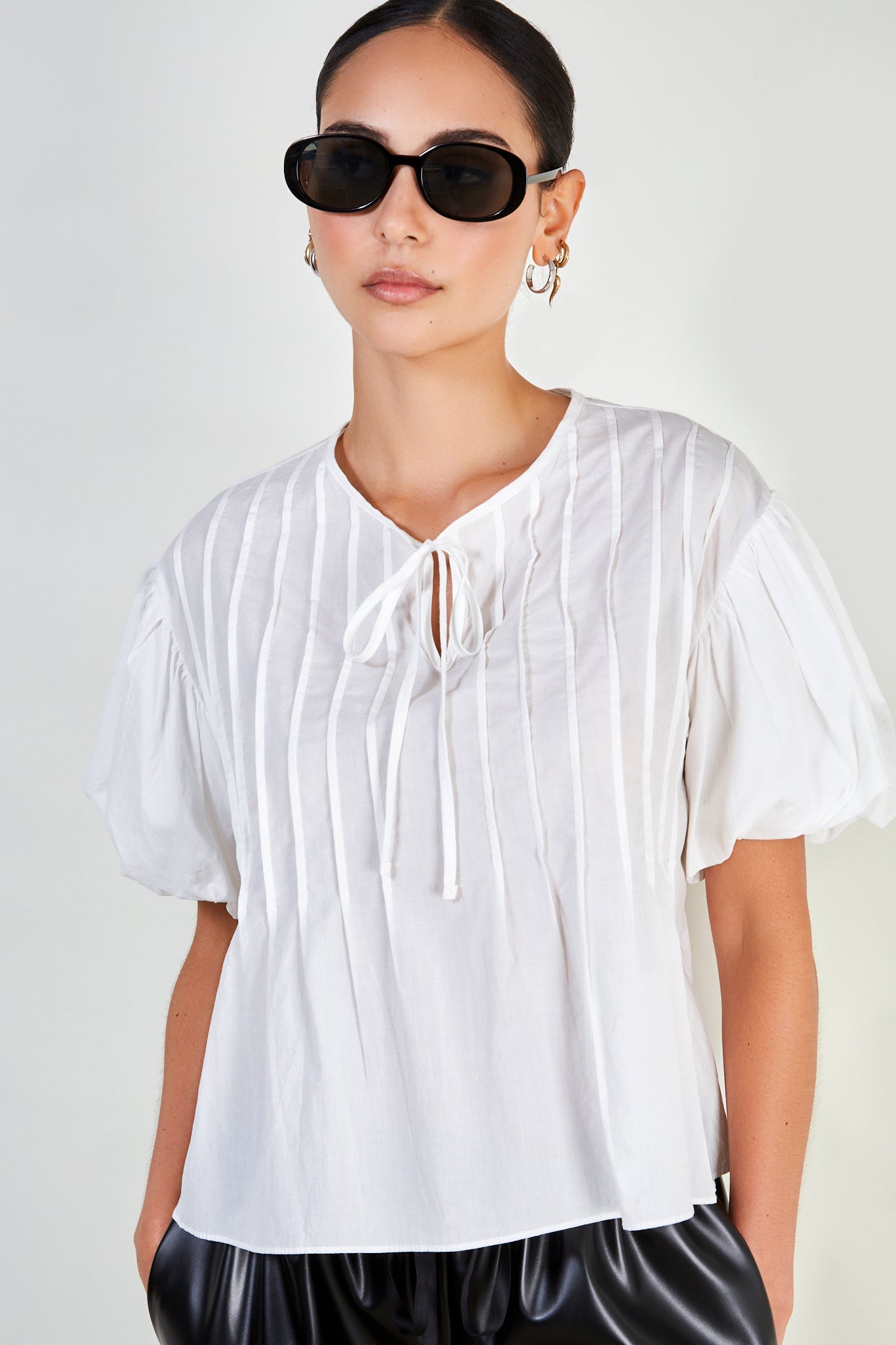 White seamed yoke tie top_1