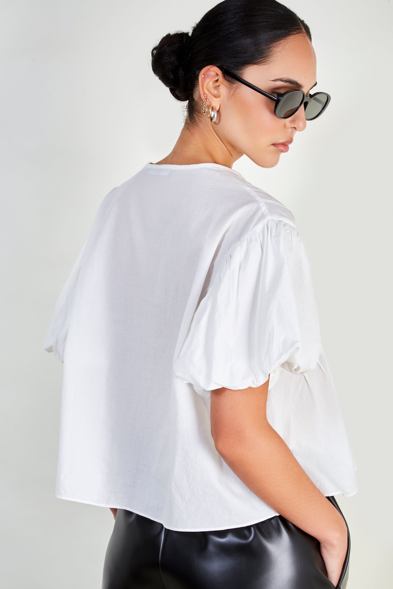White seamed yoke tie top_3
