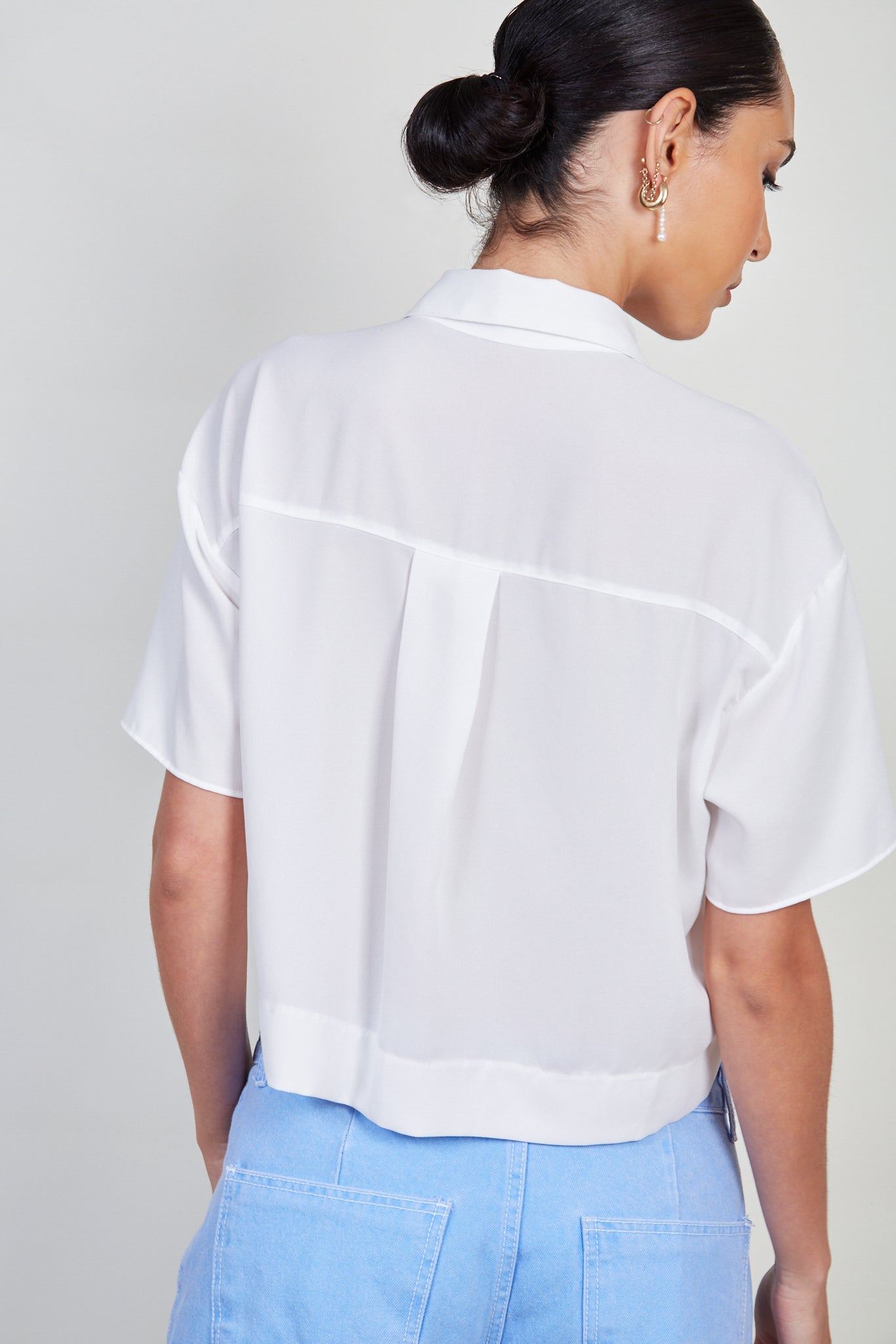 White short sleeved shirt_3