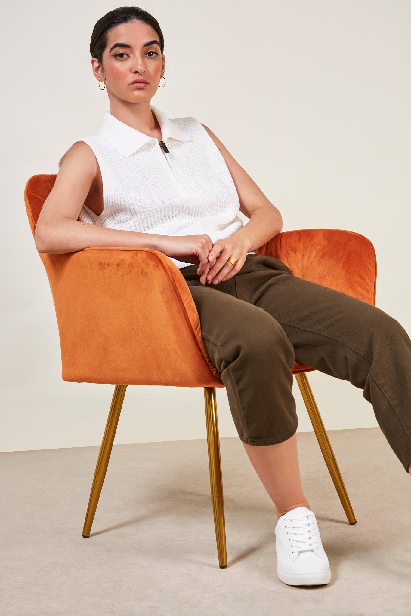 White sleeveless collar zip vest_3