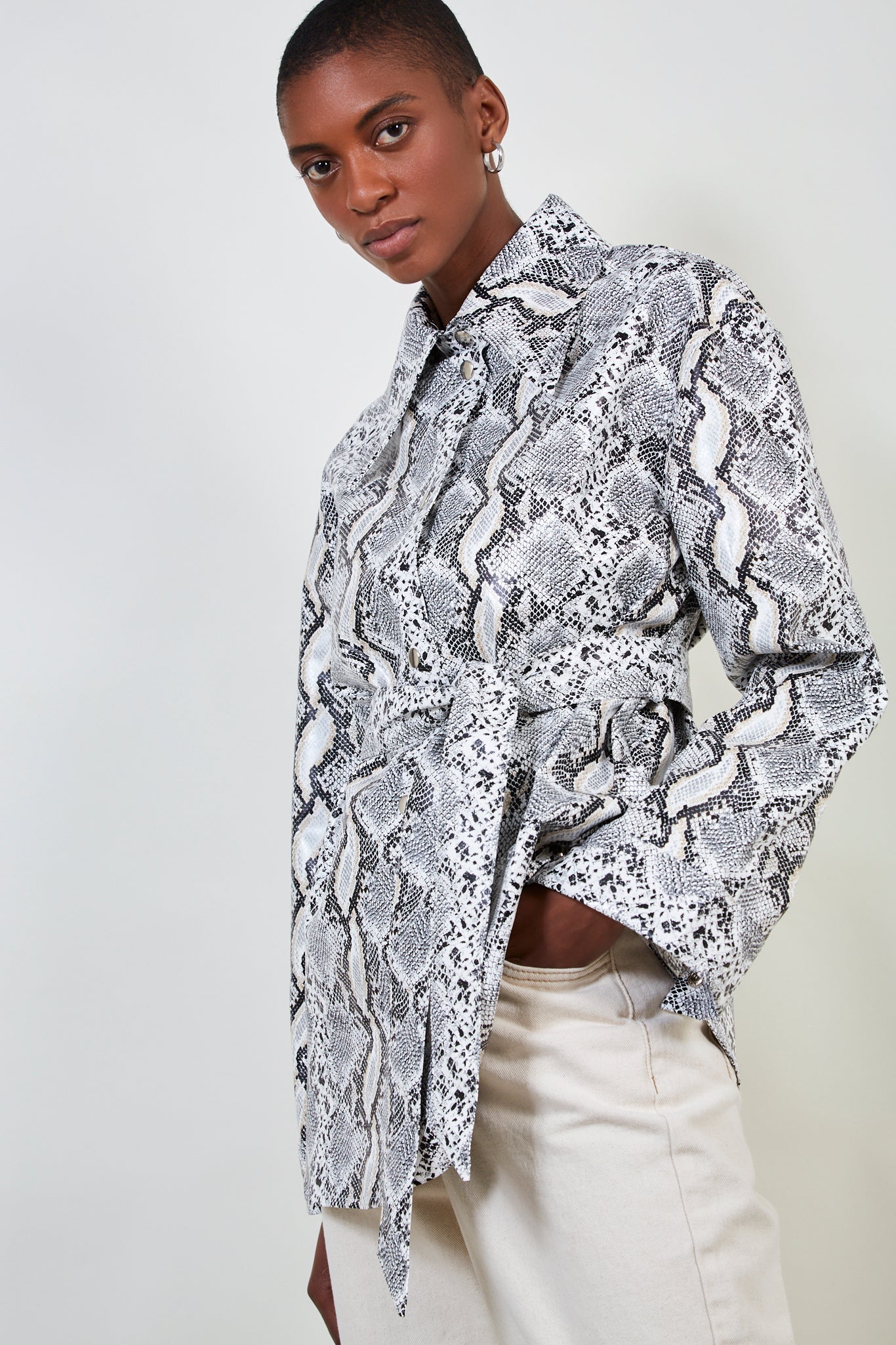 White vegan snake skin jacket_5