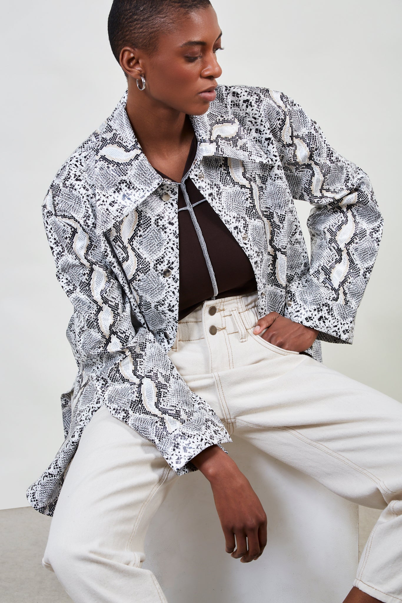 White vegan snake skin jacket_7