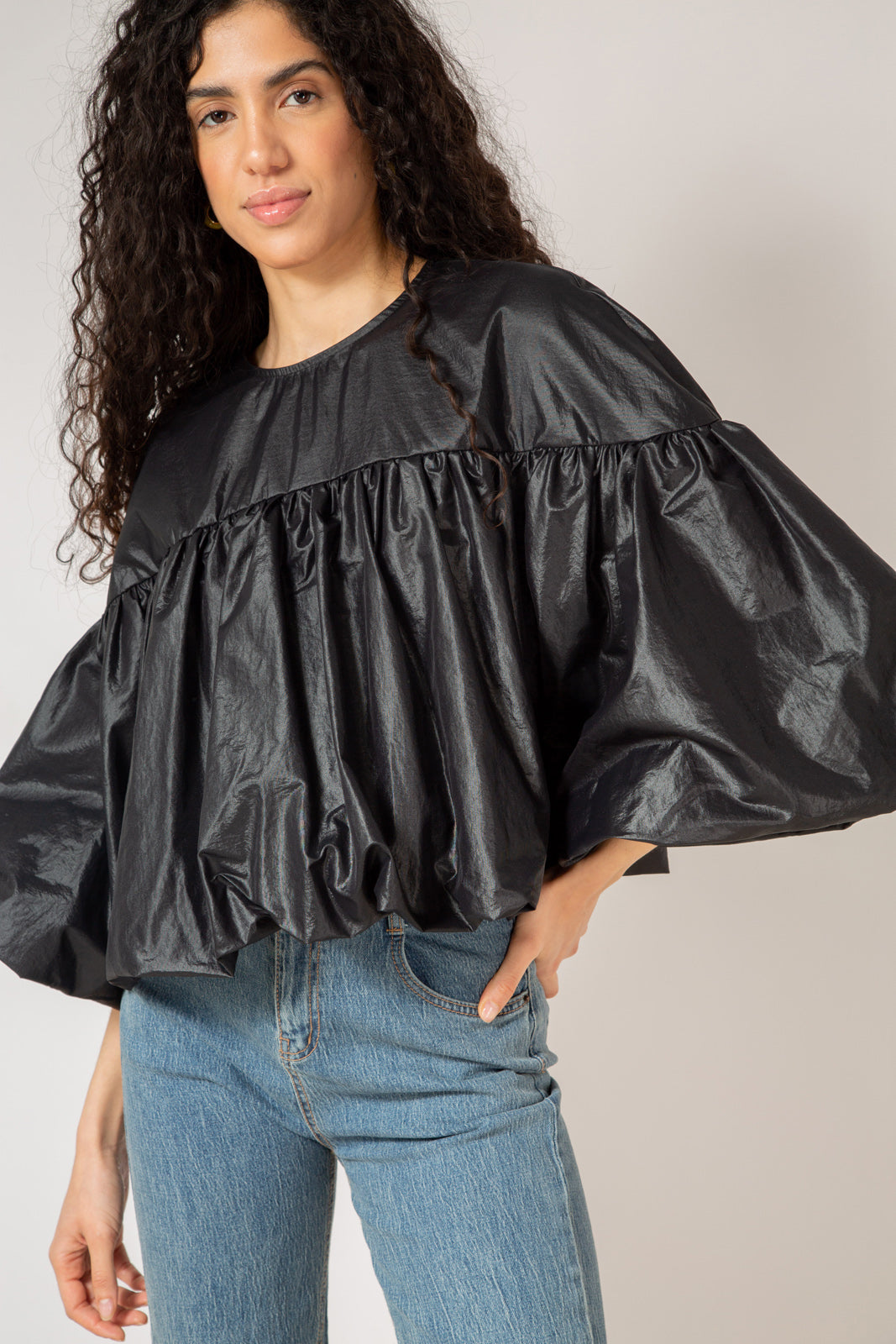 Black button back cropped blouse_1