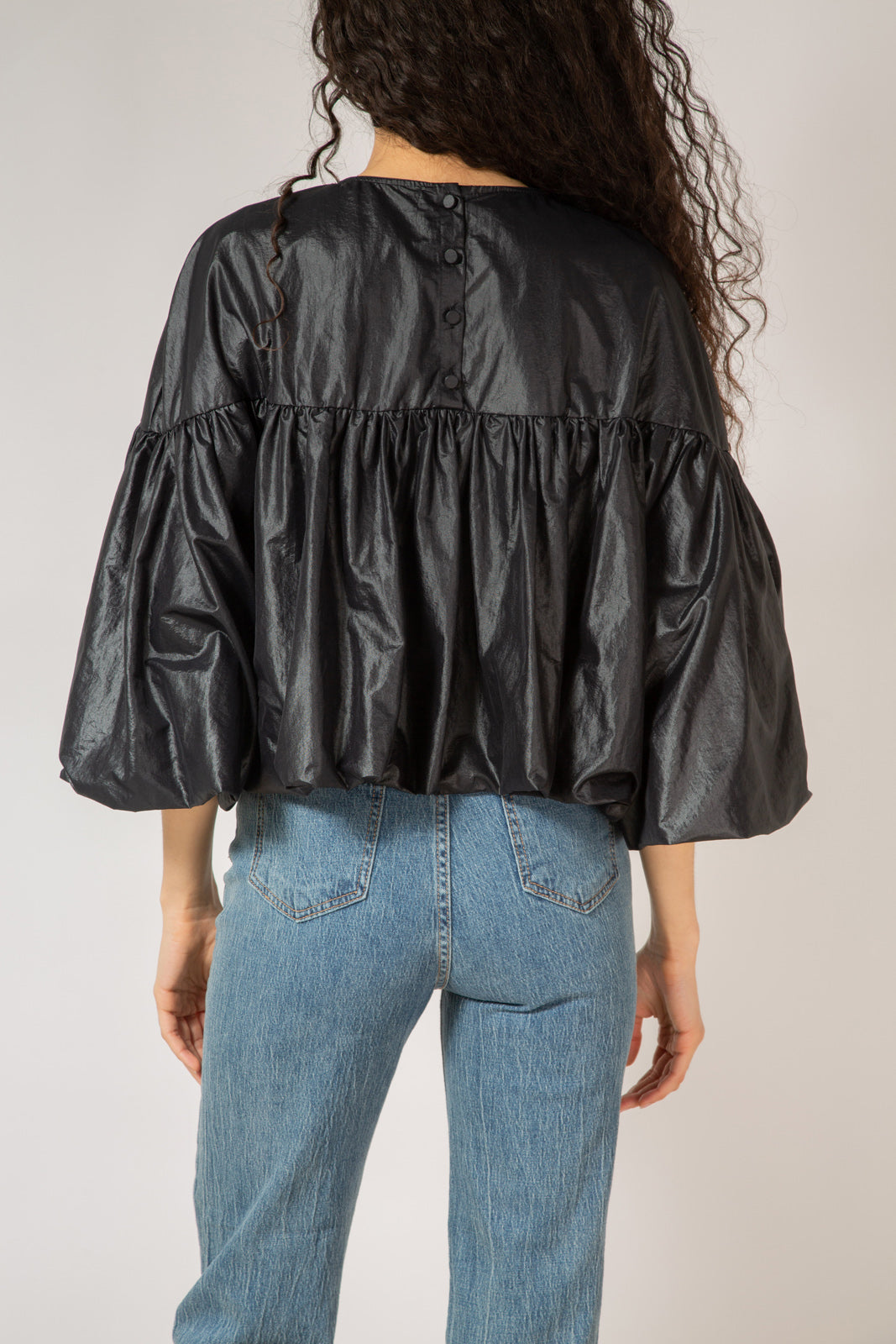 Black button back cropped blouse_9