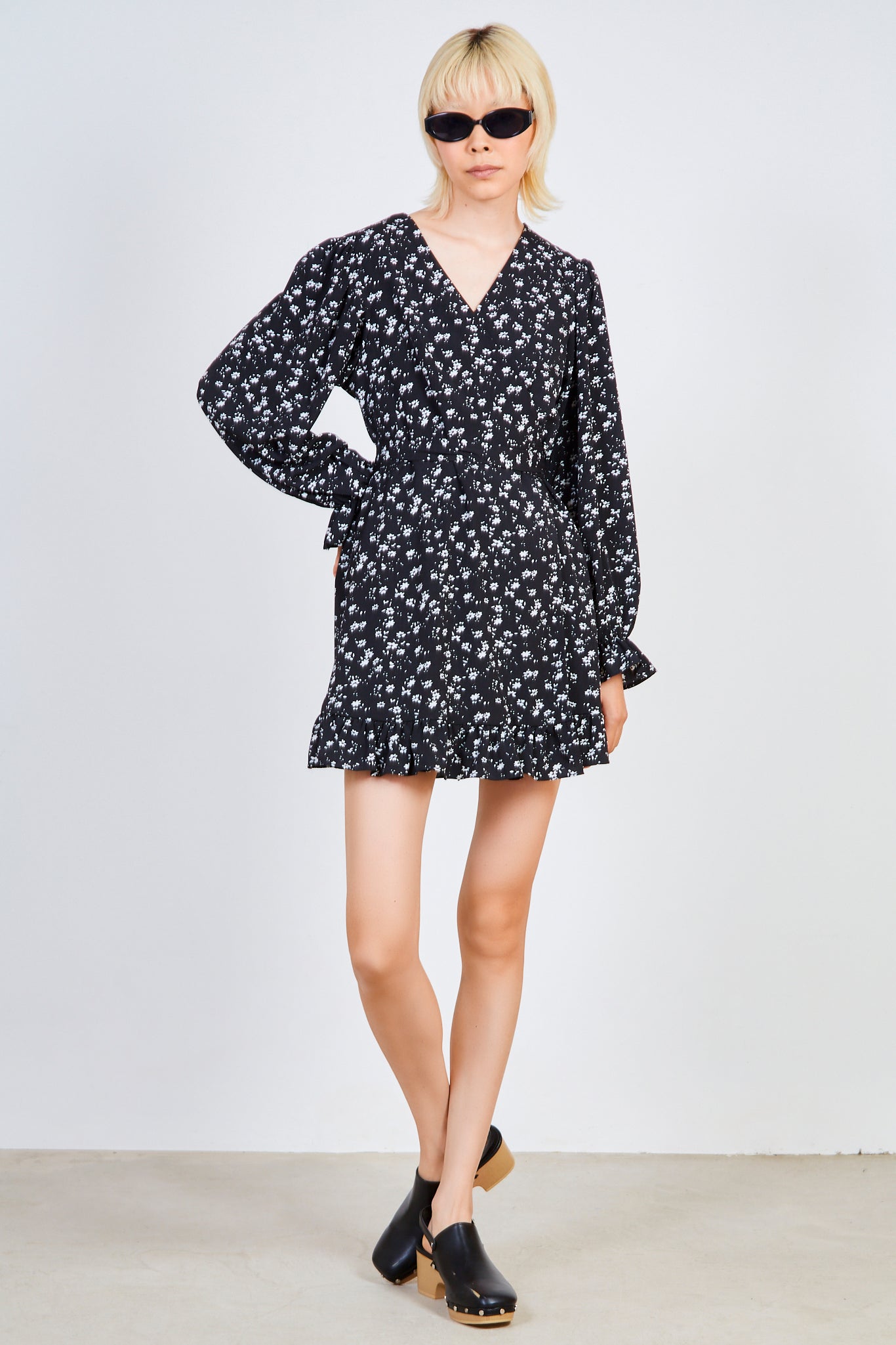 Black floral print long sleeved ruffle dress_1