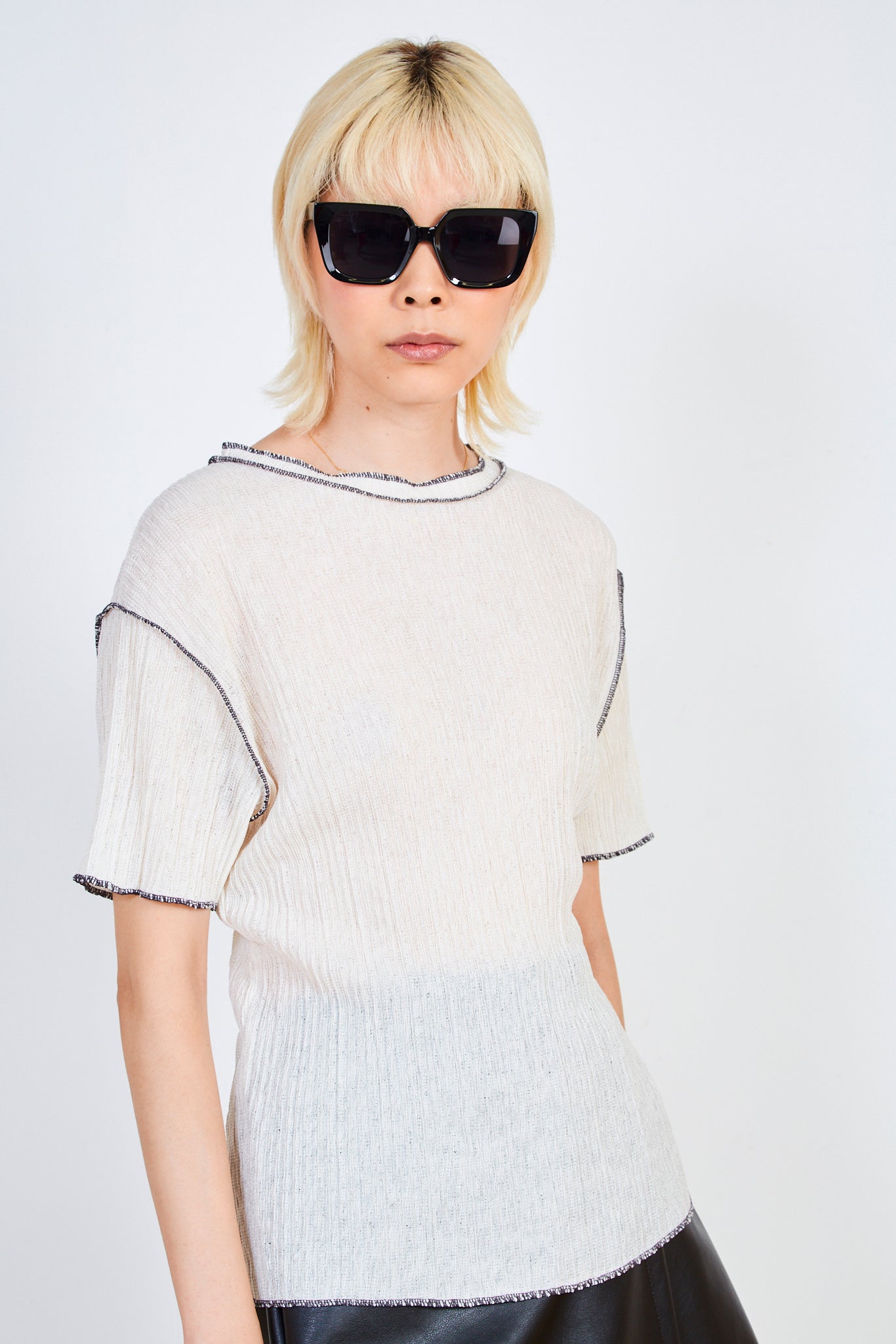 Ivory black trim collar tee_1