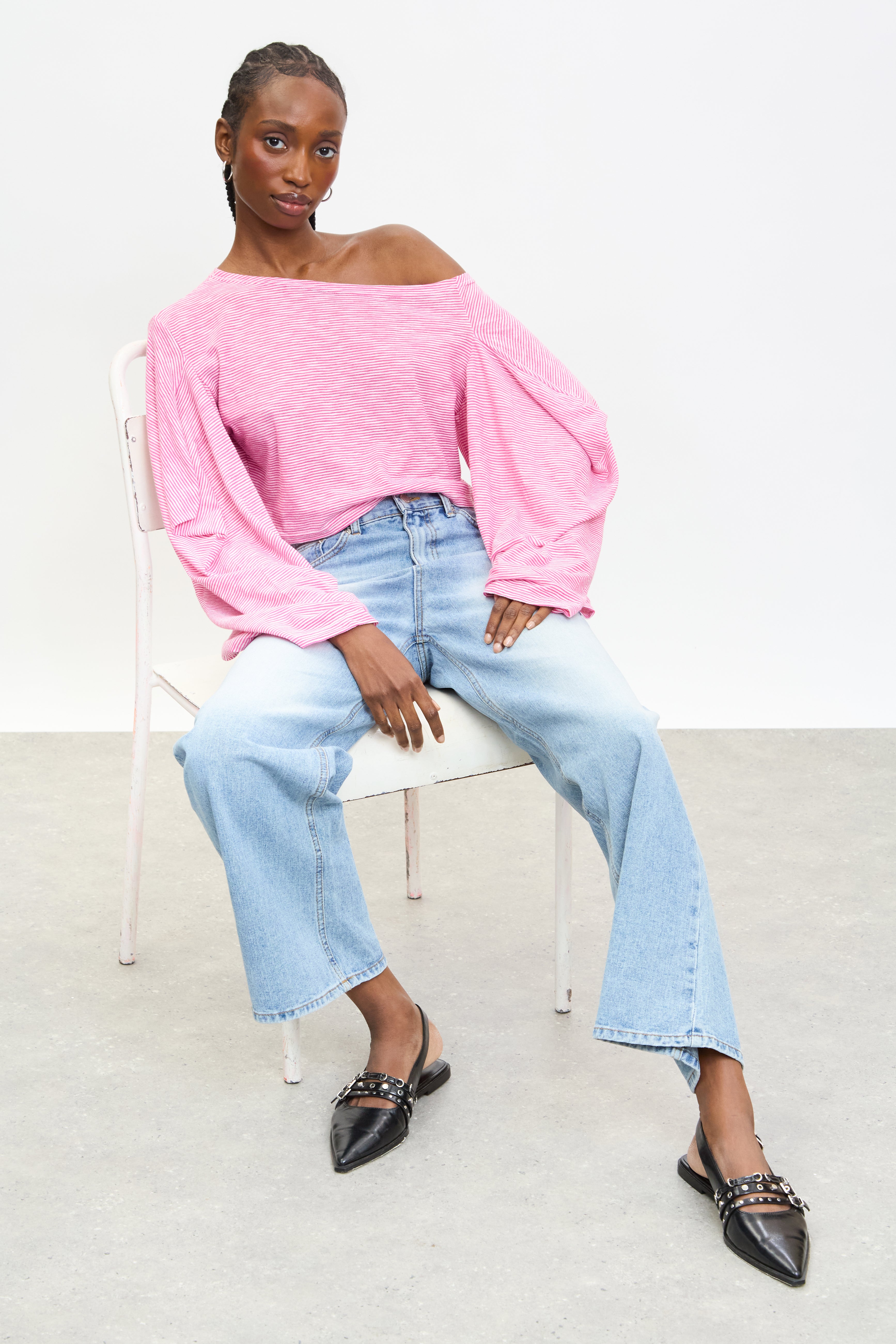 Light blue washed straight leg jeans_5