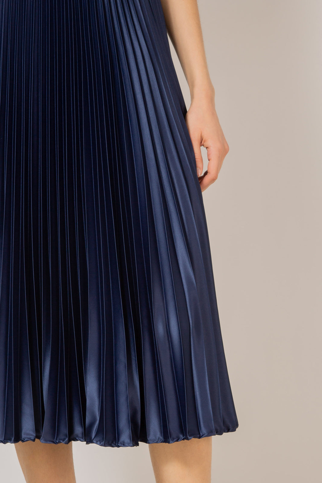 Navy blue satin pleated thick waistband skirt_5
