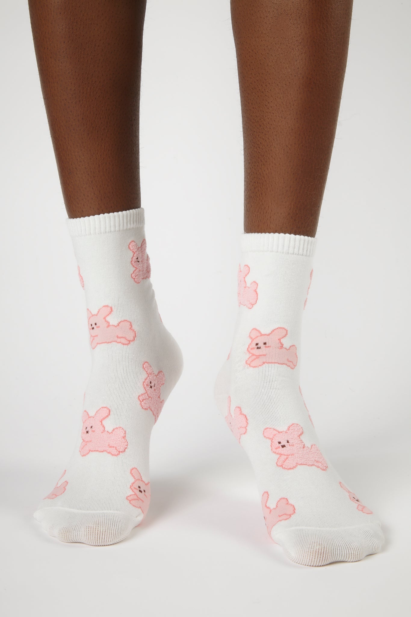 White hopping 'Zodiac Rabbit' socks_4