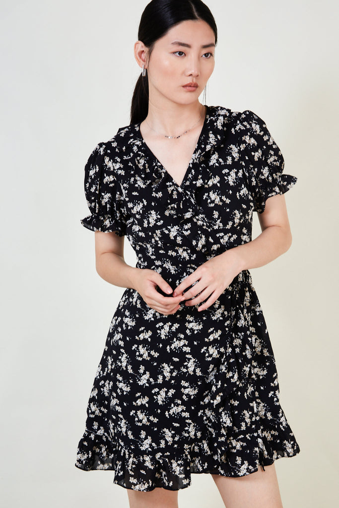 Black floral print short sleeved ruffle dress_1