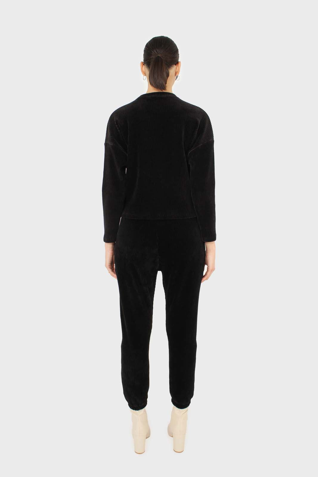 Black ribbed velvet long sleeved top_5