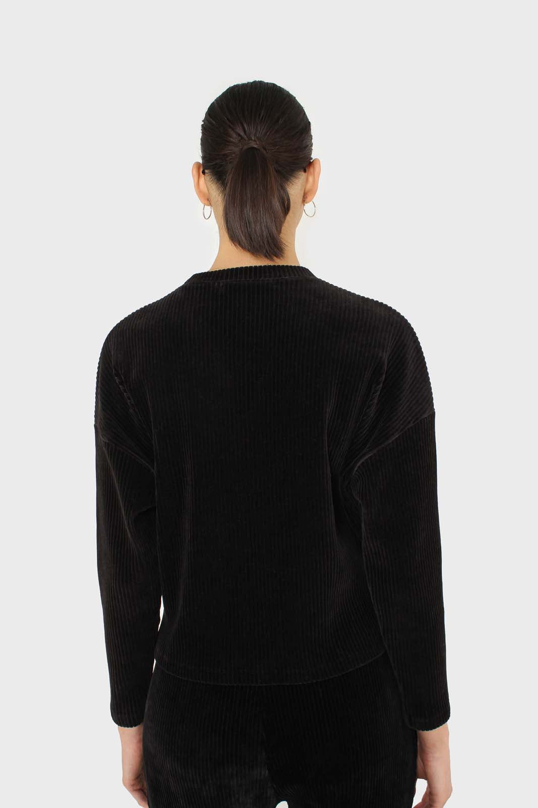 Black ribbed velvet long sleeved top_2