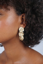 Gold hammered three circle earrings_5