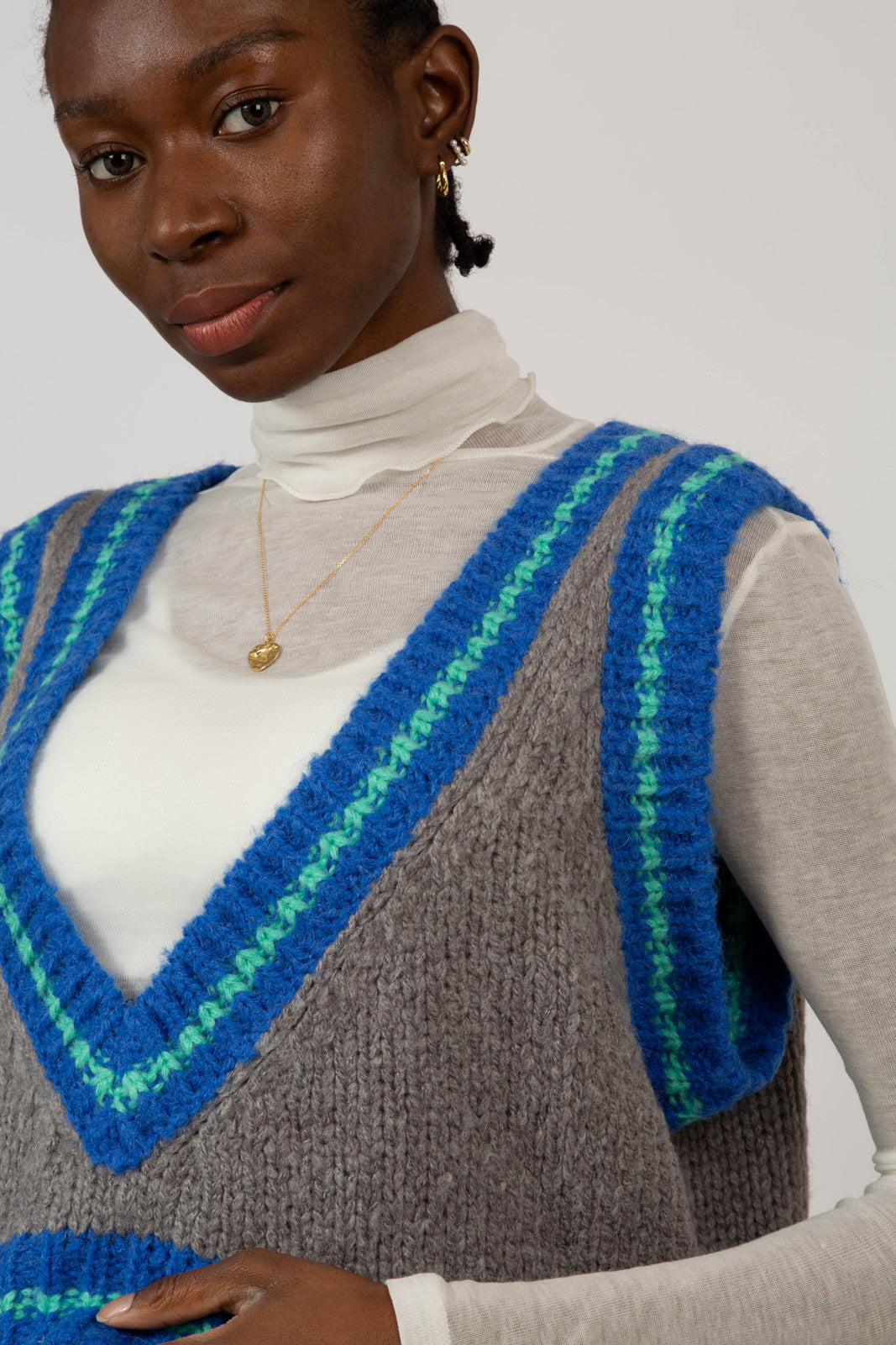 Grey and blue alpaca blend sweater vest_7